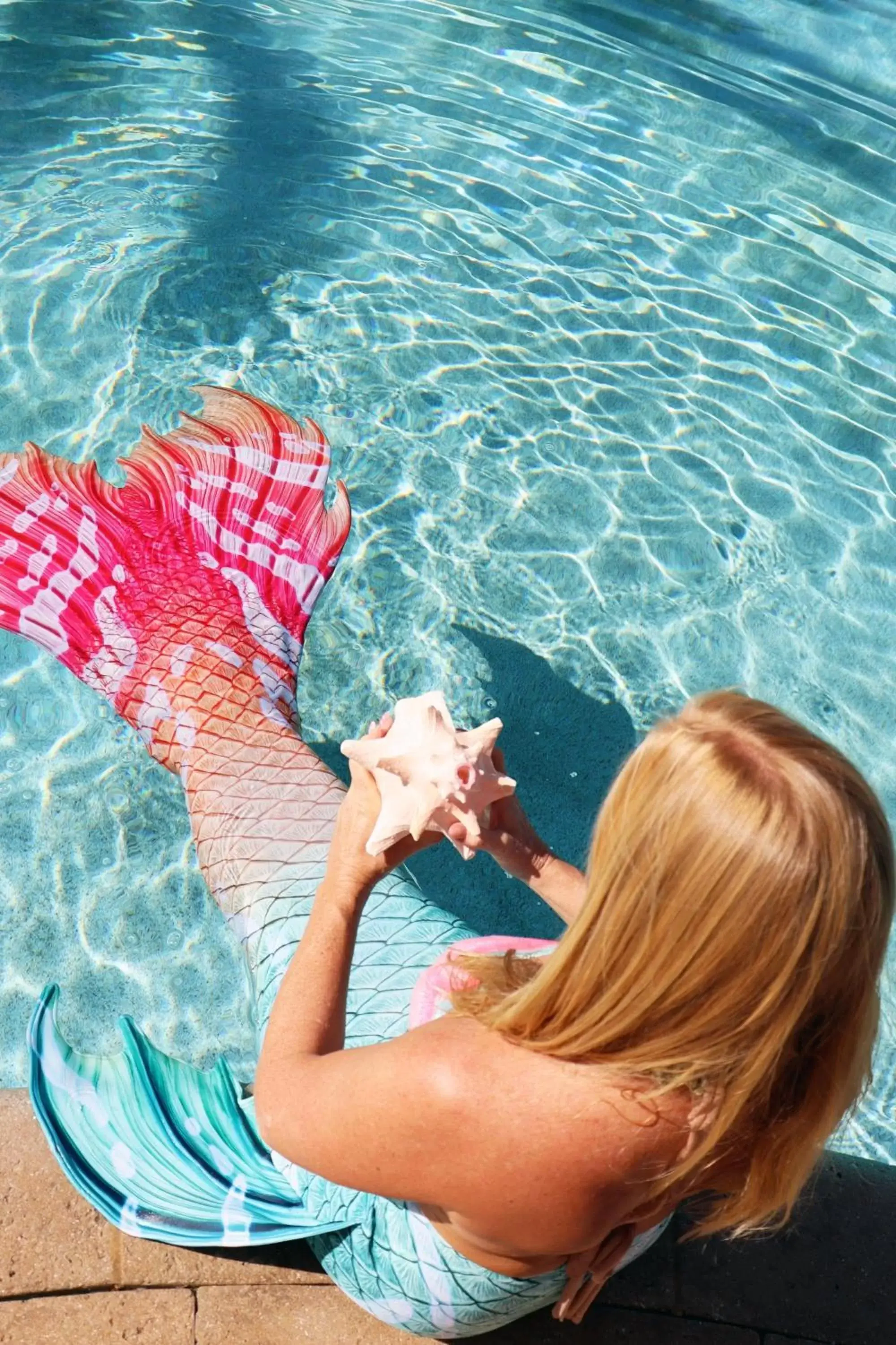 Swimming Pool in JW Marriott Marco Island Beach Resort