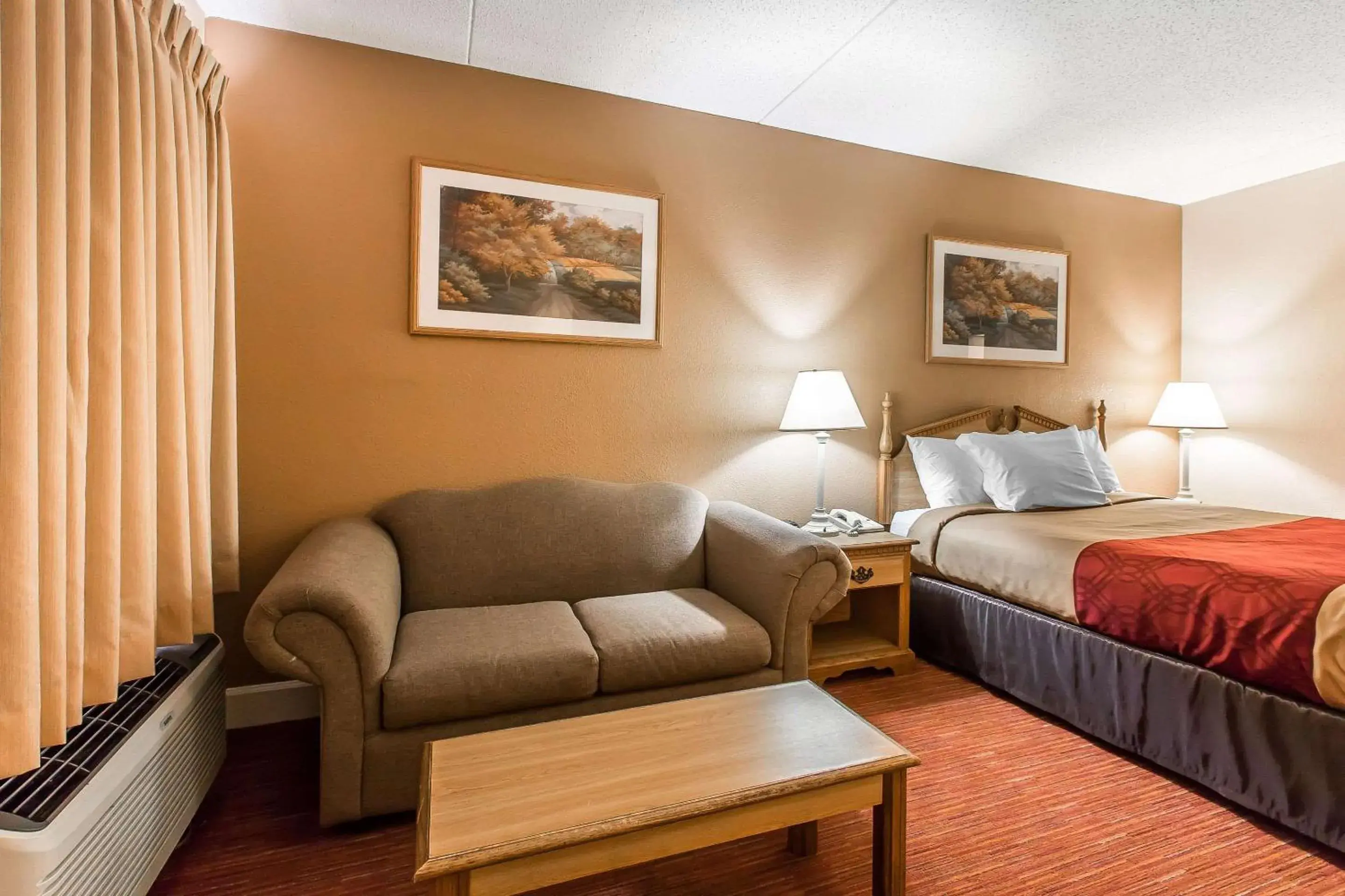 Photo of the whole room in Econo Lodge Inn & Suites