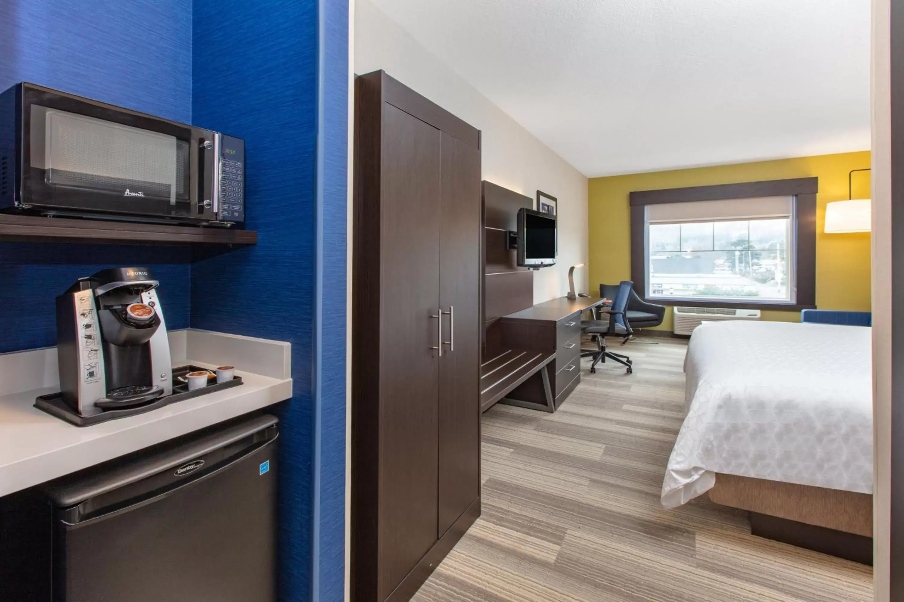 Photo of the whole room, TV/Entertainment Center in Holiday Inn Express Hotel & Suites Seaside Convention Center, an IHG Hotel