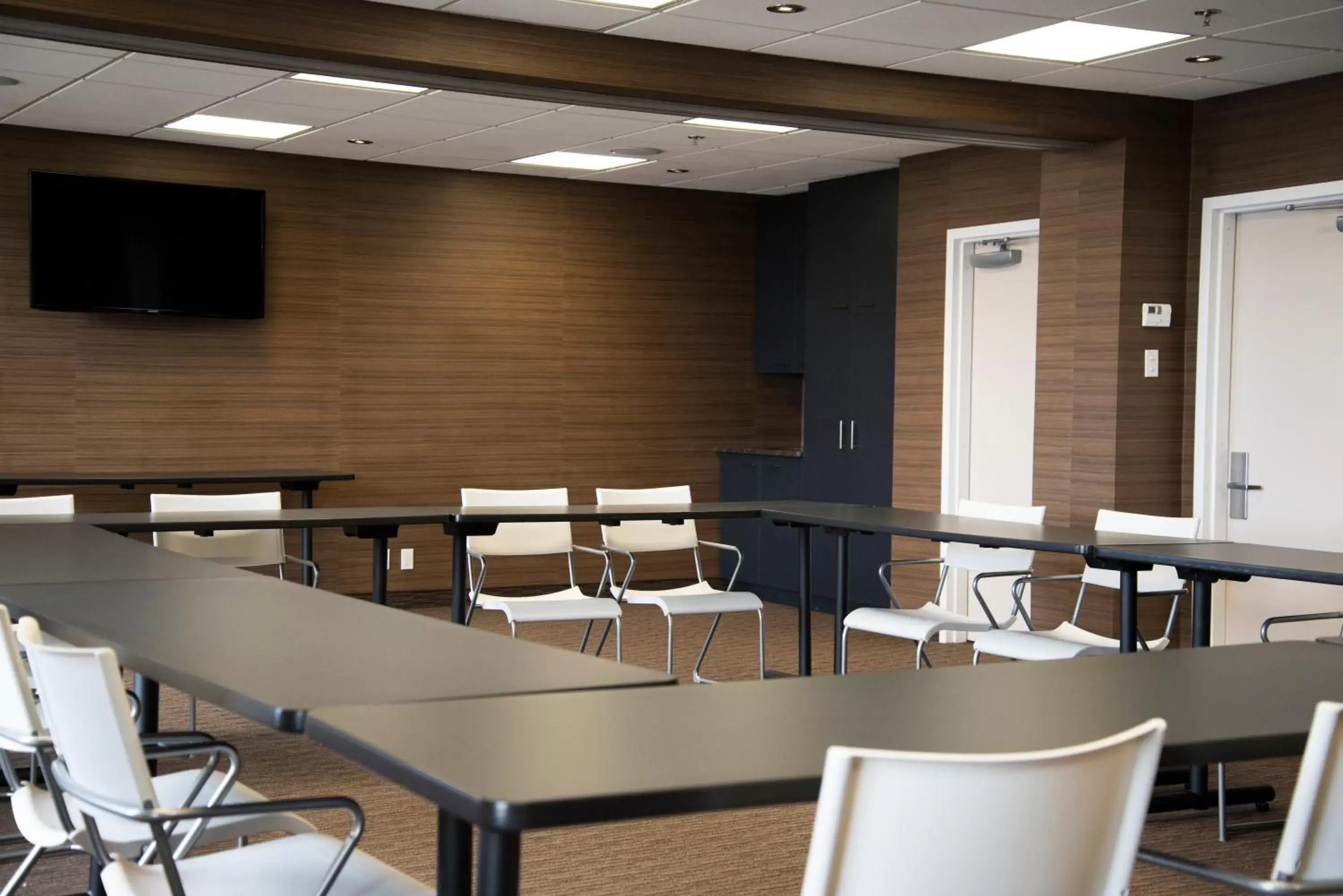 Meeting/conference room in Quality Inn Sept-Iles