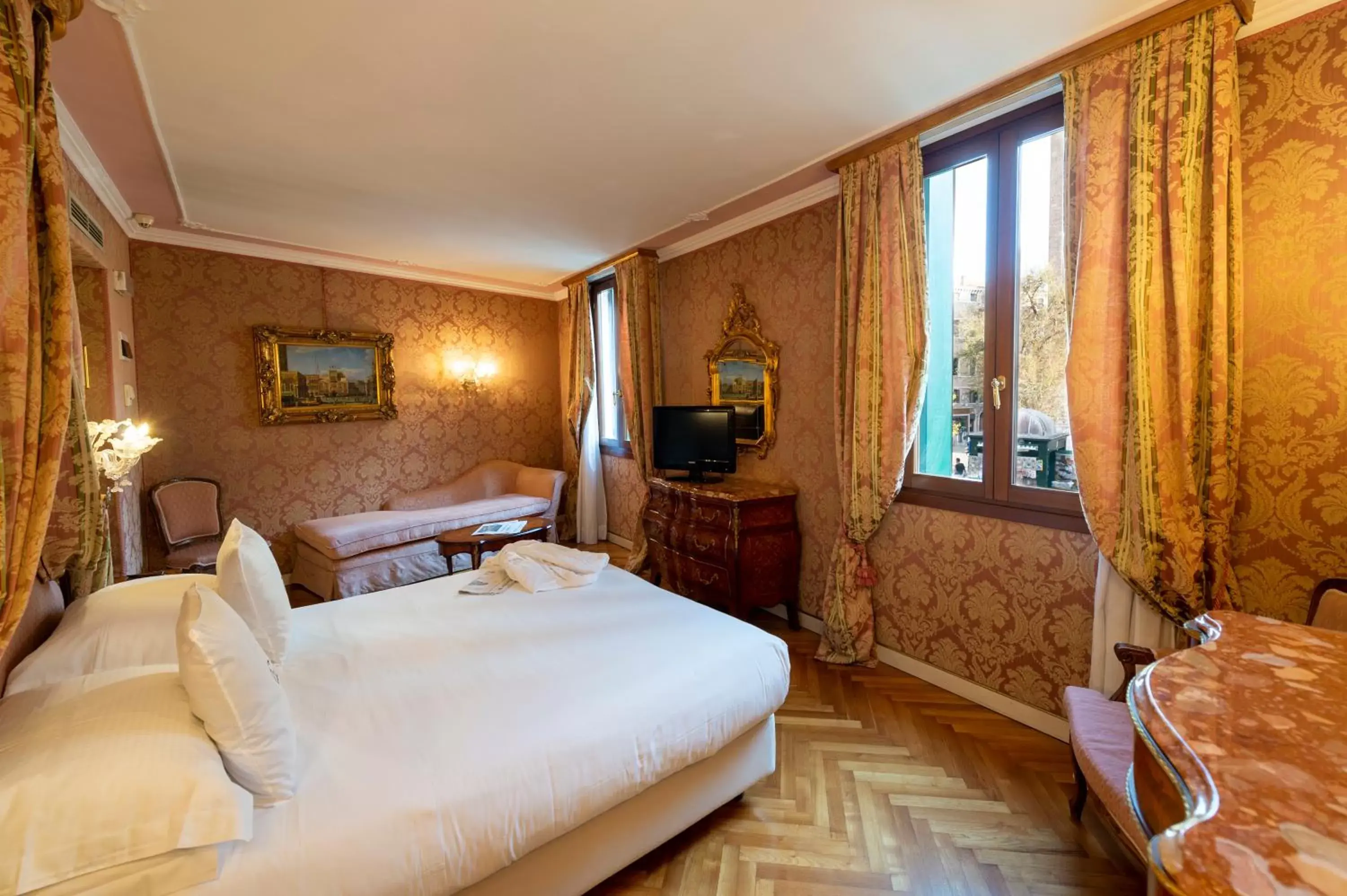 Photo of the whole room, Bed in Hotel Antico Doge - a Member of Elizabeth Hotel Group