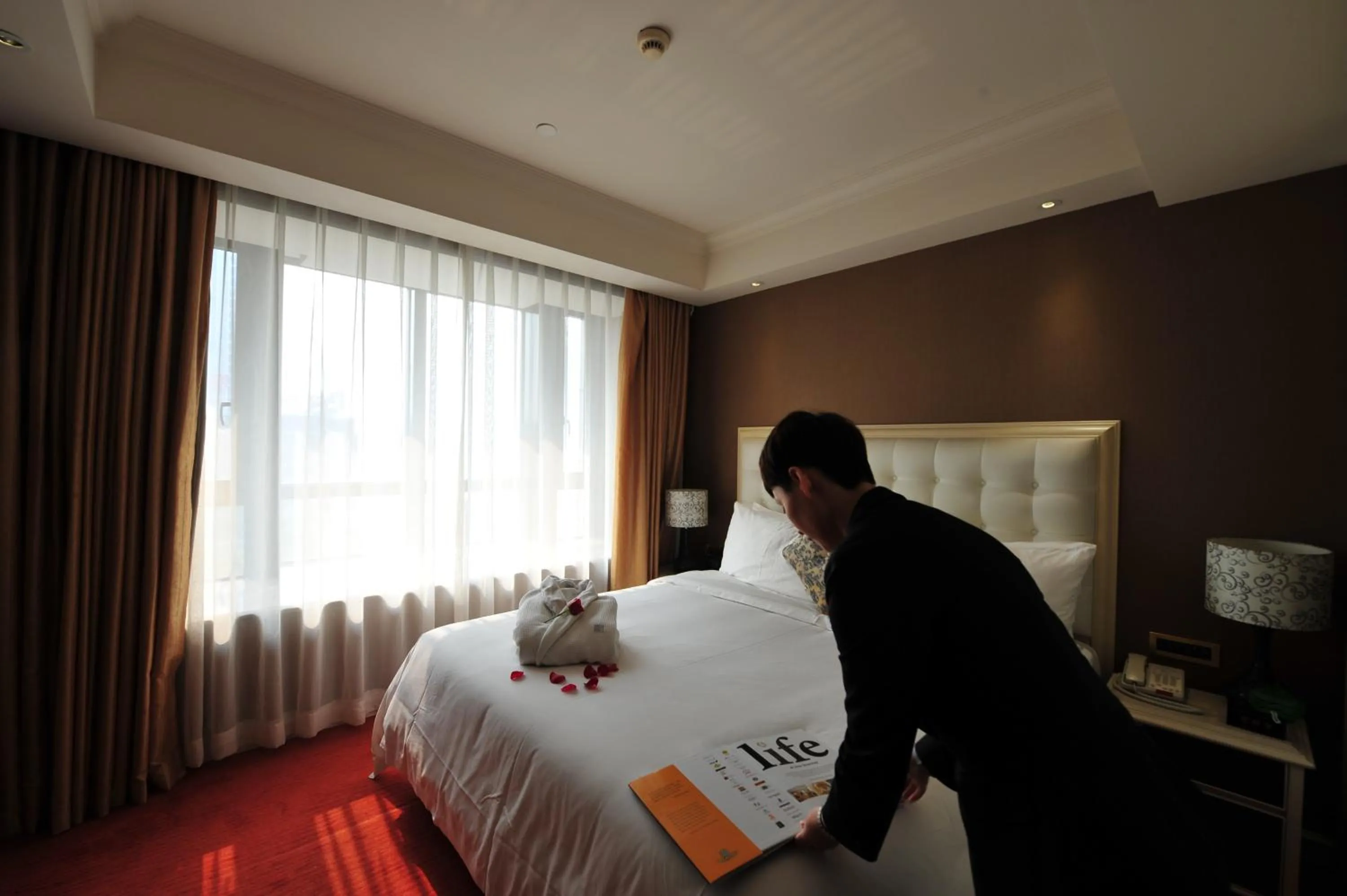 Bed in Wealthy All Suite Hotel Suzhou
