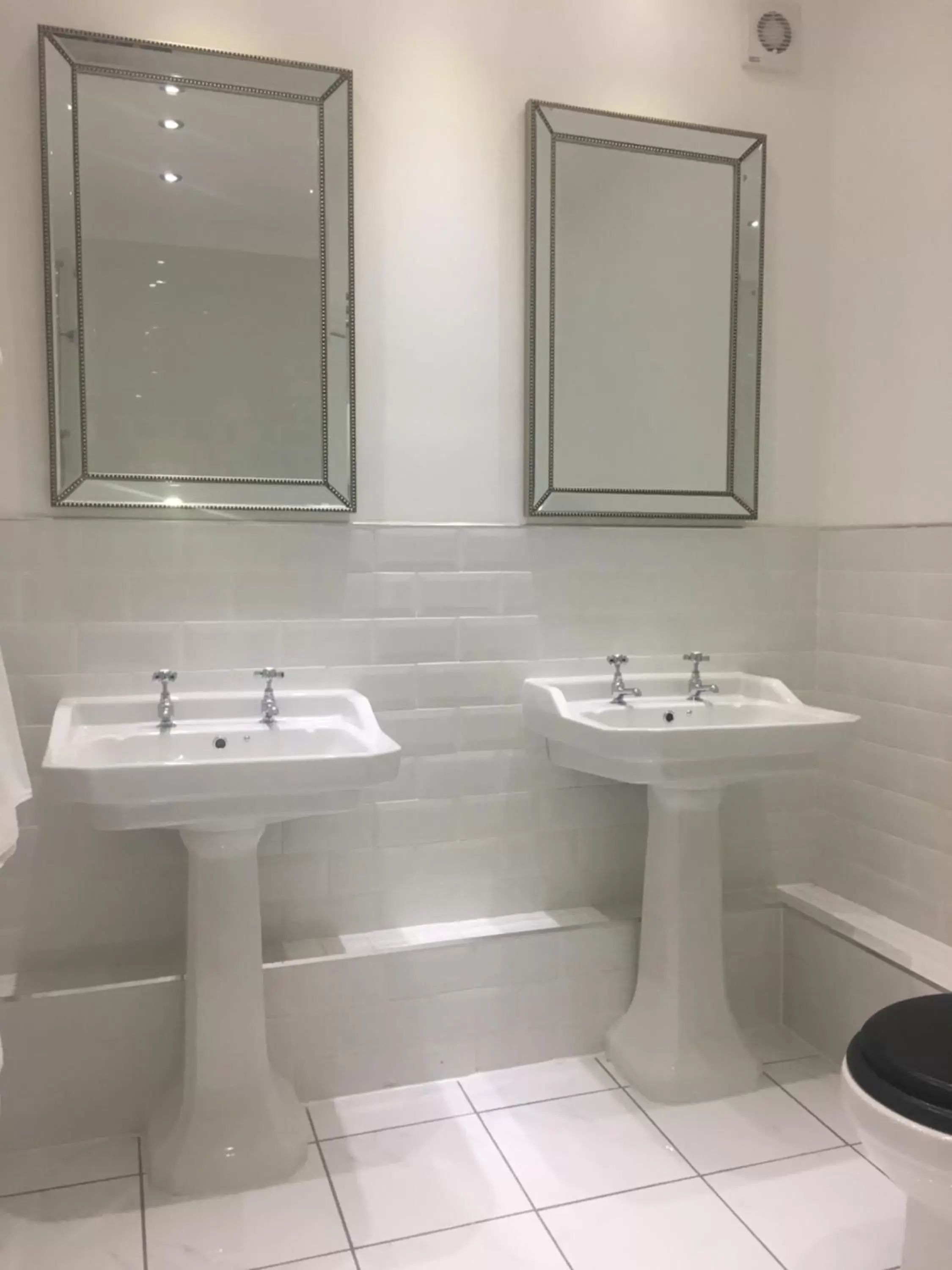 Bathroom in Pennine Hotel