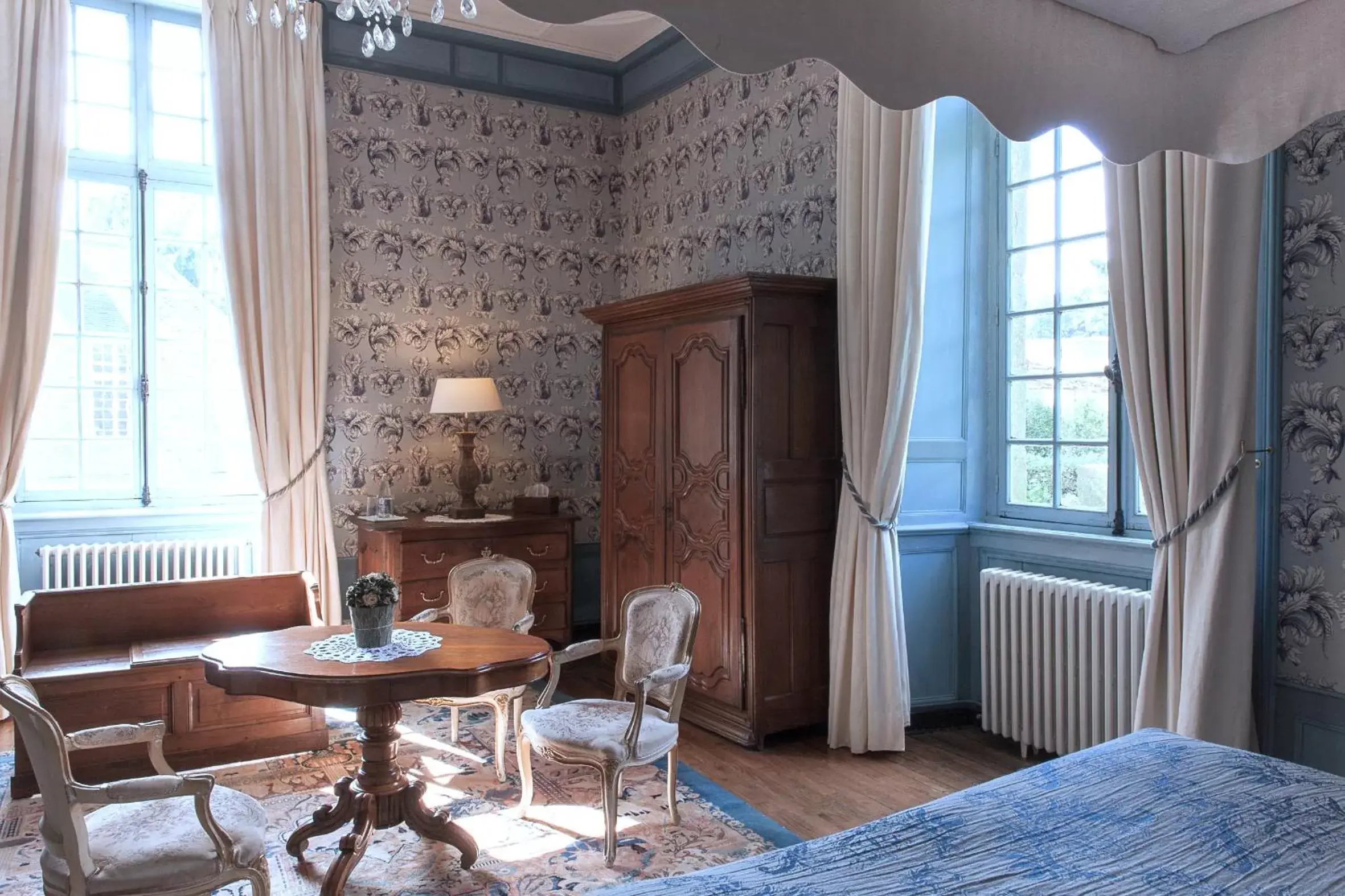 Photo of the whole room, Seating Area in Château de La Ballue - Les Collectionneurs