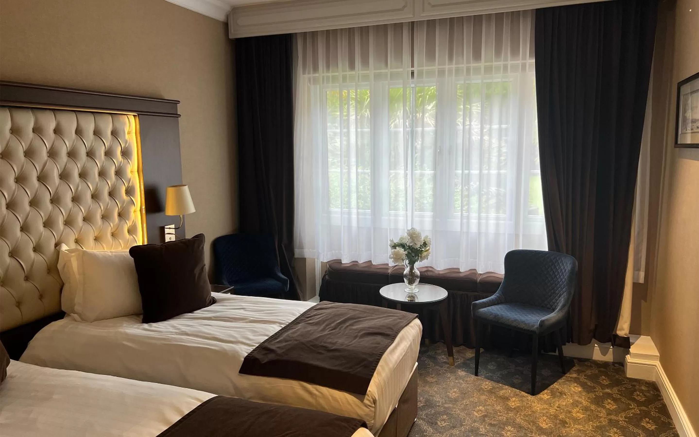 View (from property/room), Bed in Warren House Hotel