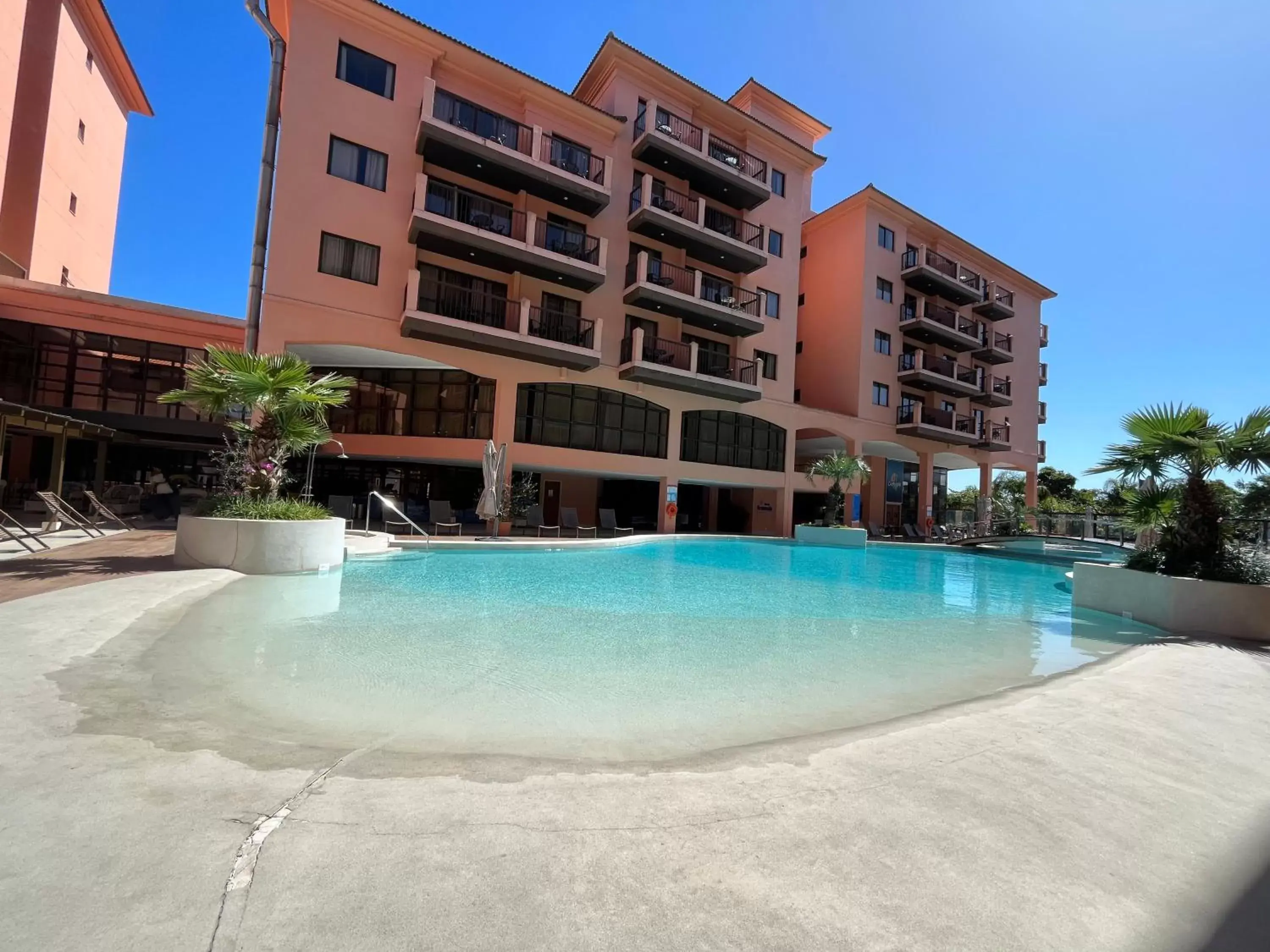 Swimming pool in Jurerê Beach Village - Studio Vista Mar Swimming pool in Jurerê Beach Village - Studio Vista Mar