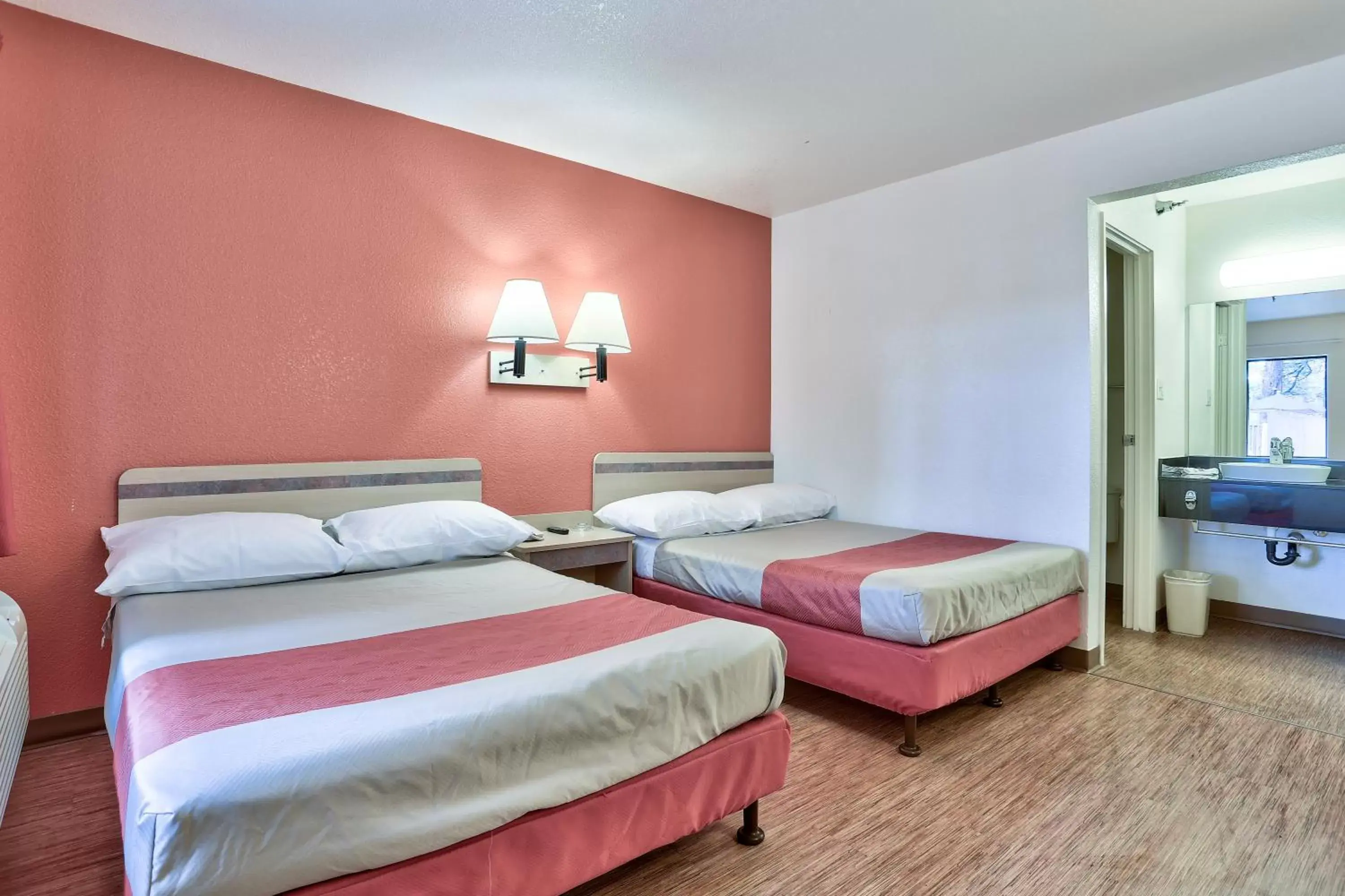 Bed in Motel 6-Flagstaff, AZ - West - Woodland Village