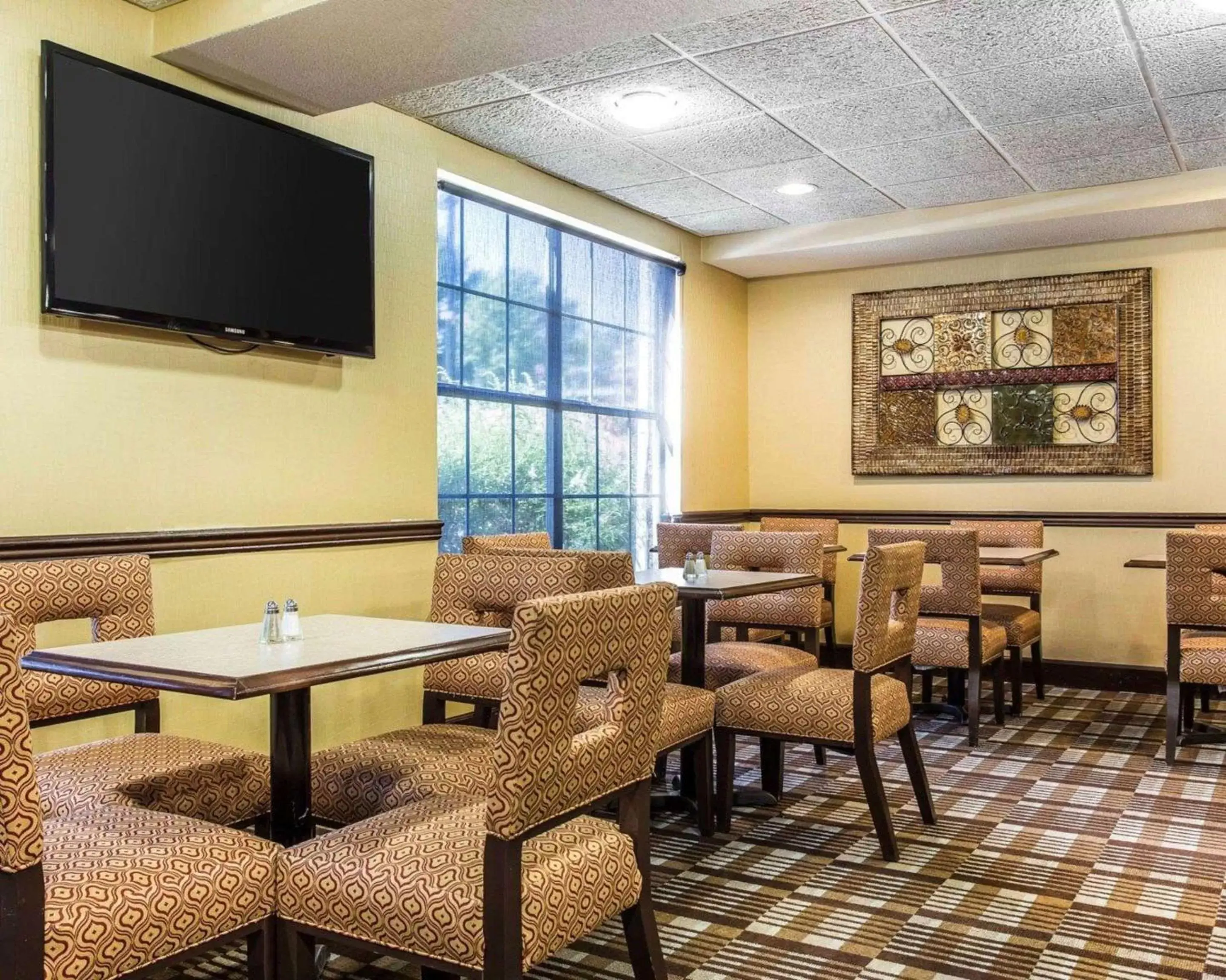 Restaurant/places to eat, Lounge/Bar in Comfort Inn & Suites Ballpark Area