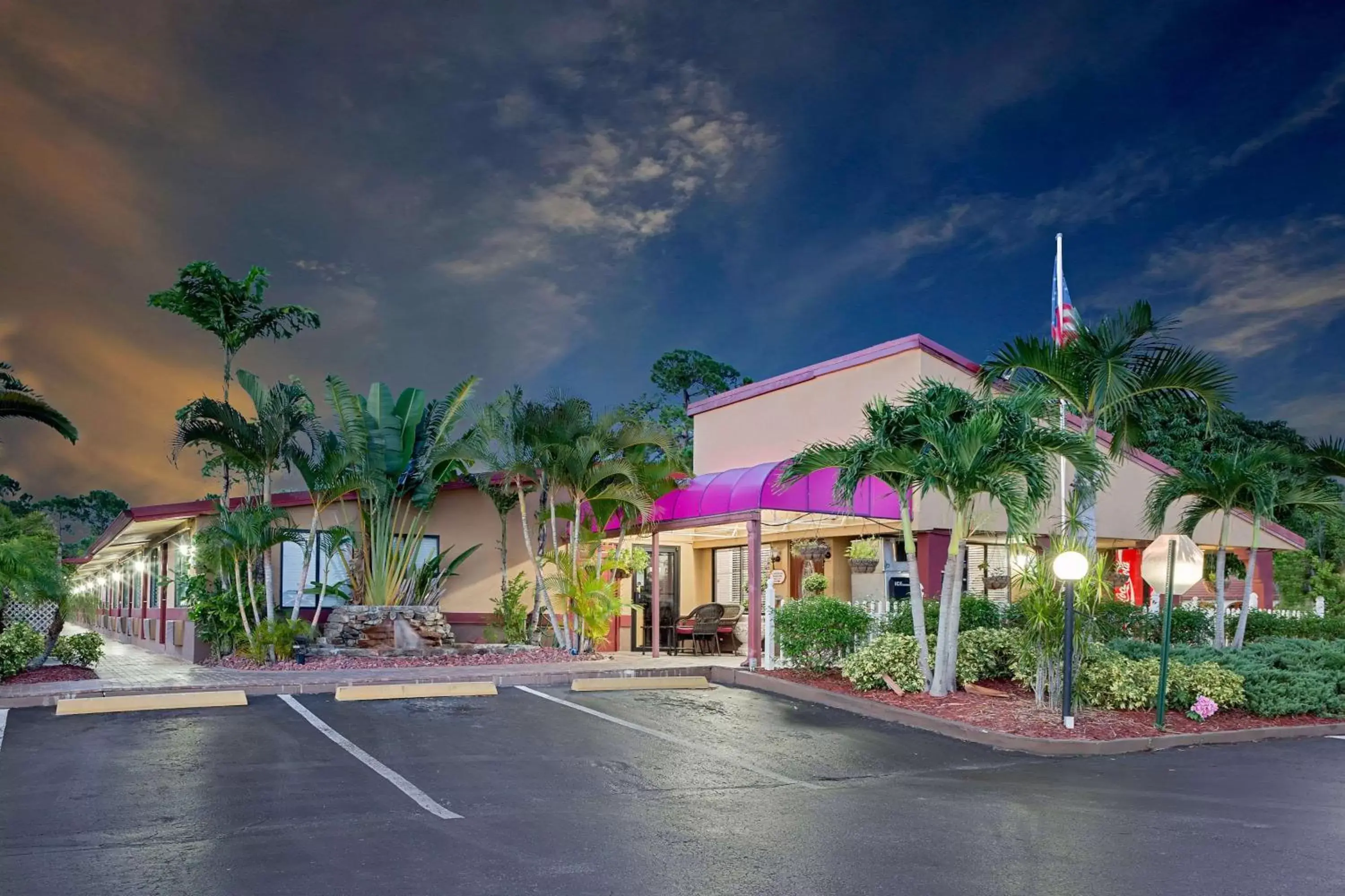 Property Building in Knights Inn Port Charlotte