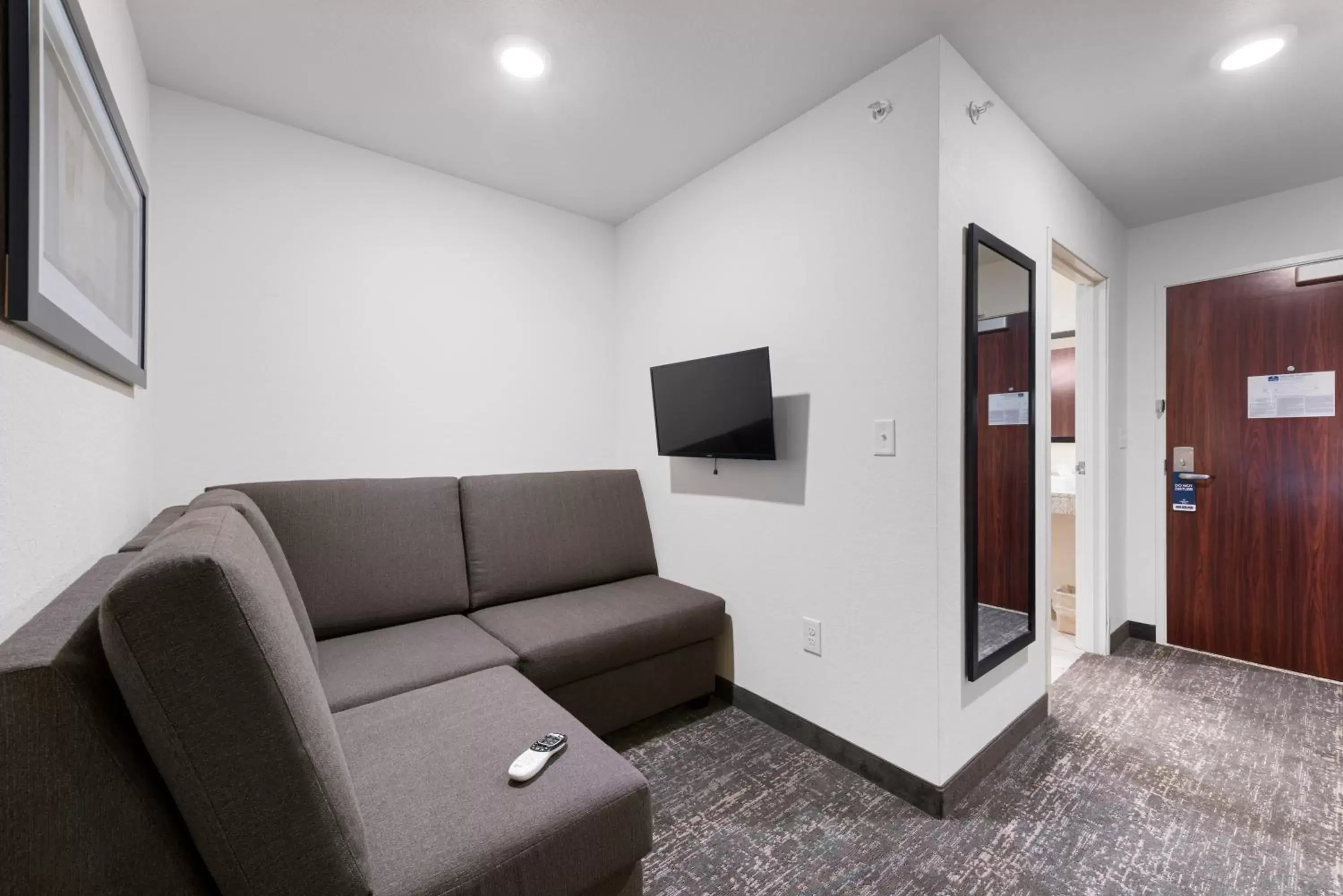 TV and multimedia, Seating Area in Cobblestone Hotel & Suites - Urbana