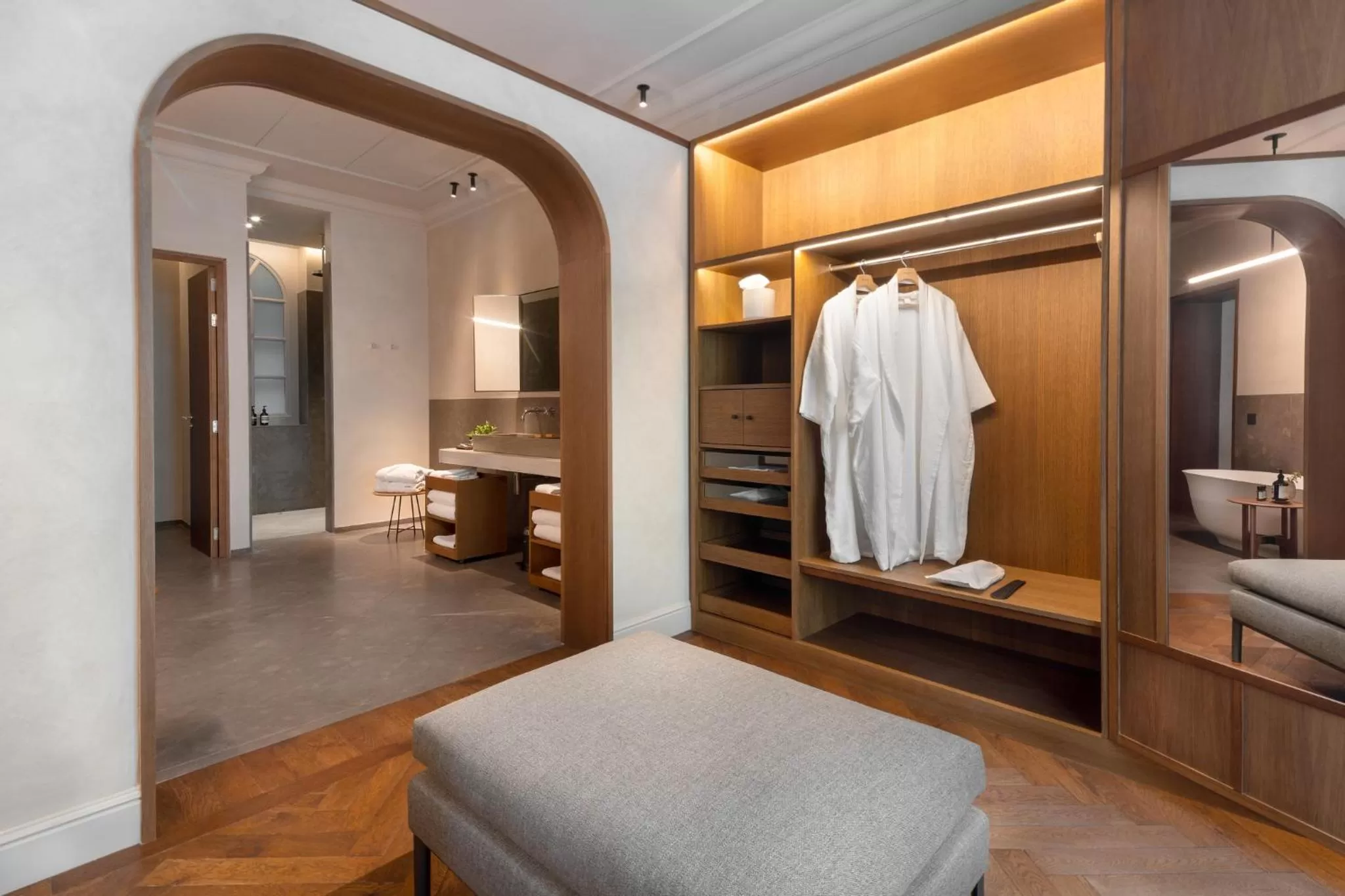wardrobe, Bed in Alma Barcelona GL