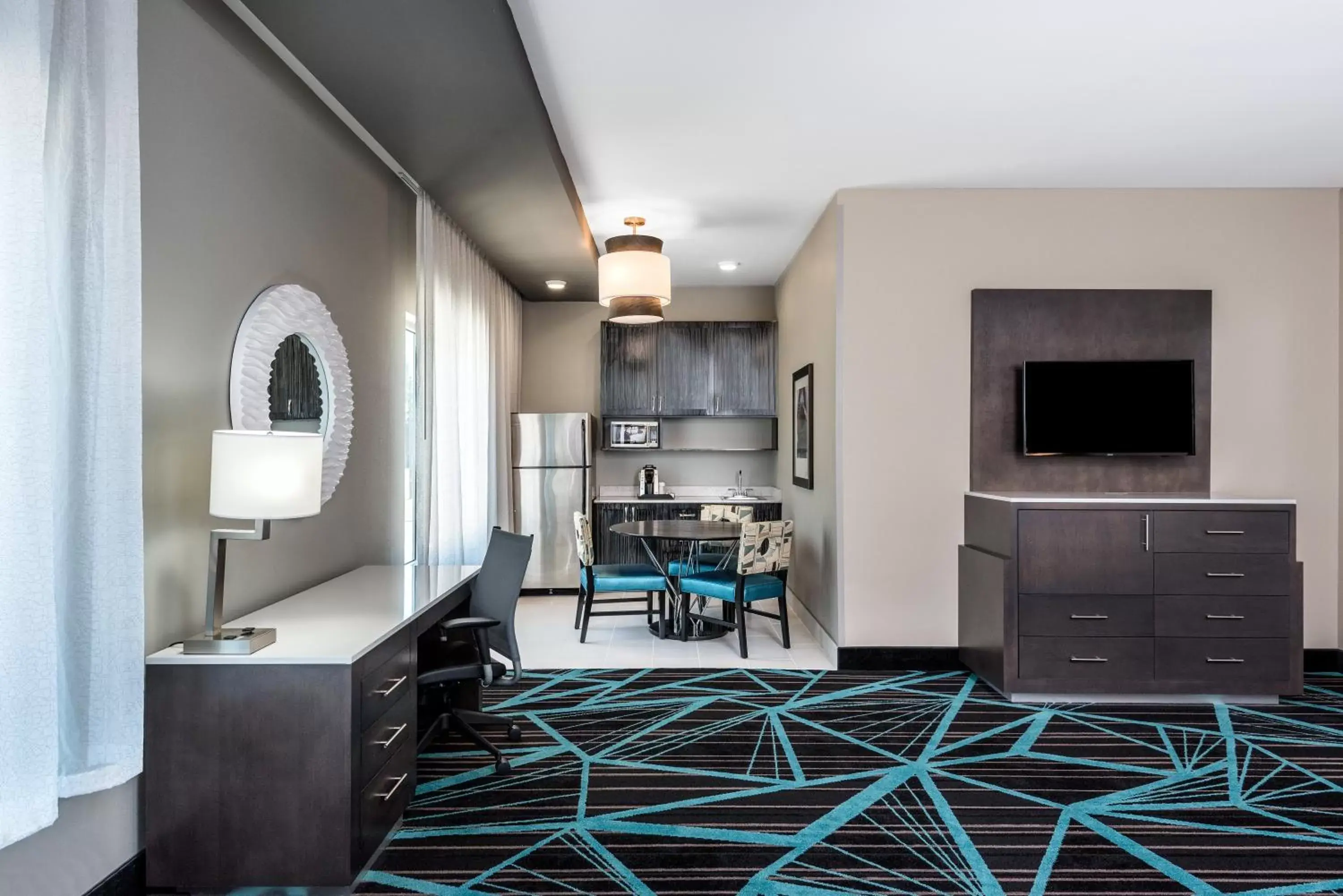 Photo of the whole room, Kitchen/Kitchenette in Holiday Inn Express & Suites - Charlotte Airport, an IHG Hotel