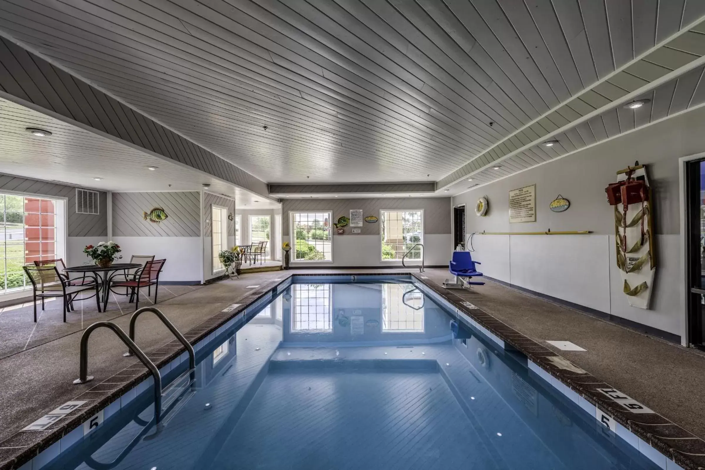 Activities, Swimming Pool in Guesthouse Inn & Suites Lexington