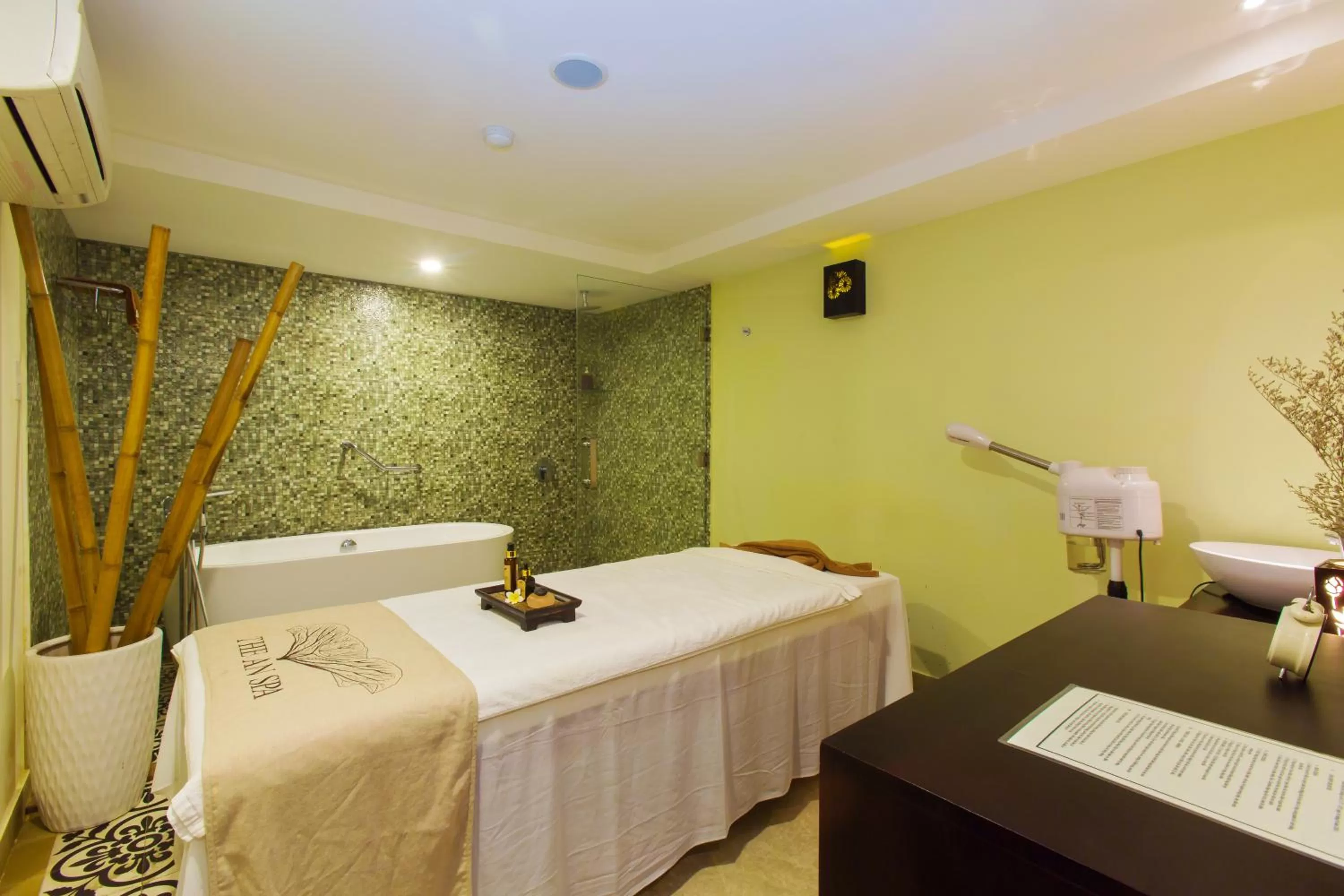 Massage, Bed in Lasenta Boutique Hotel Hoian