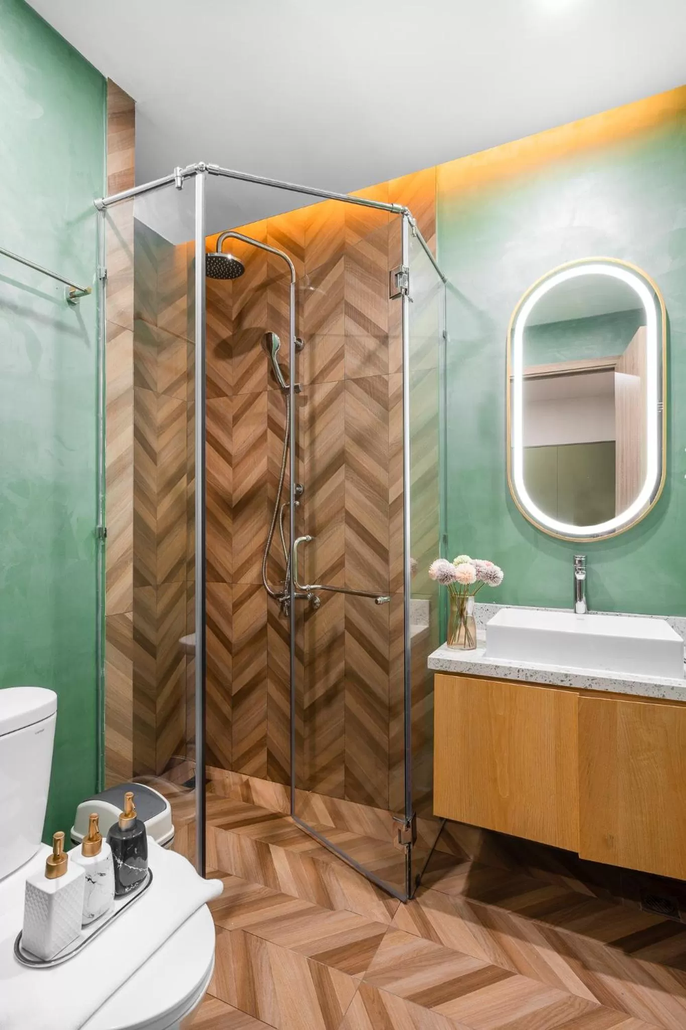 Shower in De La Sol Villa Dalat