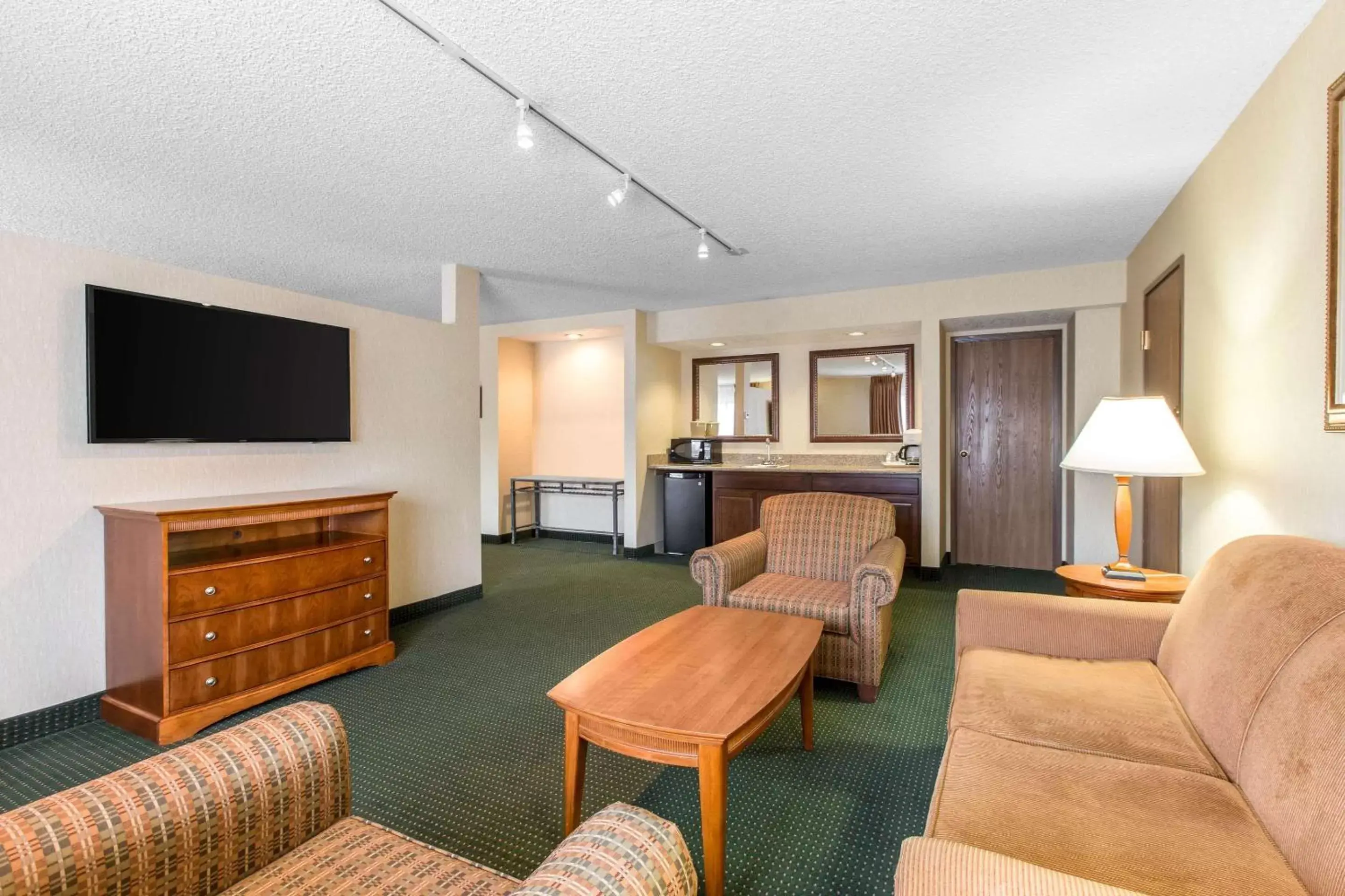 Photo of the whole room, Seating Area in Comfort Inn Near Vail Beaver Creek