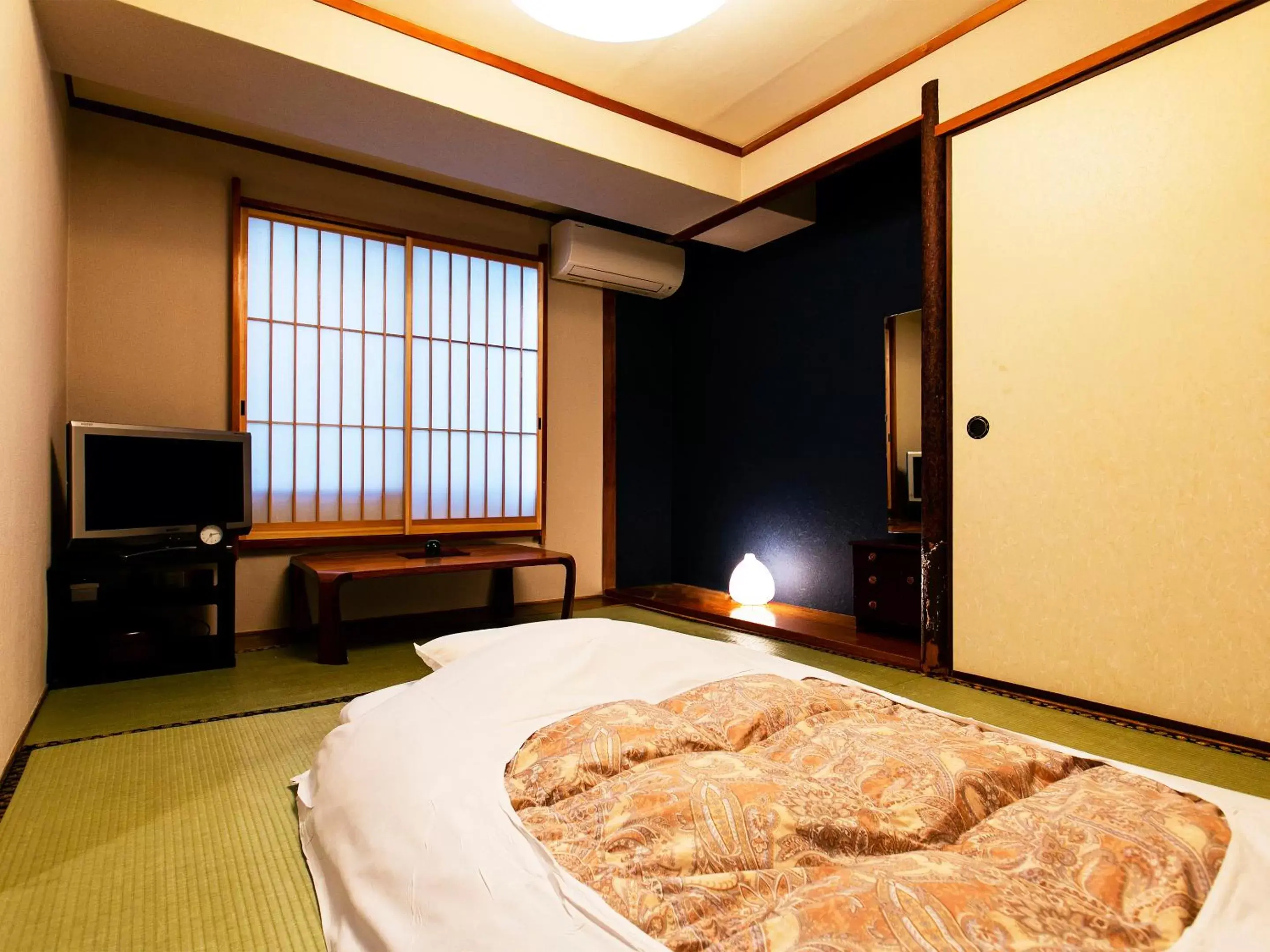 Photo of the whole room, Bed in Hotel New Nishino