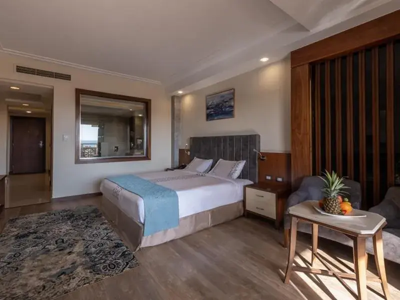 Bathroom, Bed in Serenity Makadi Beach