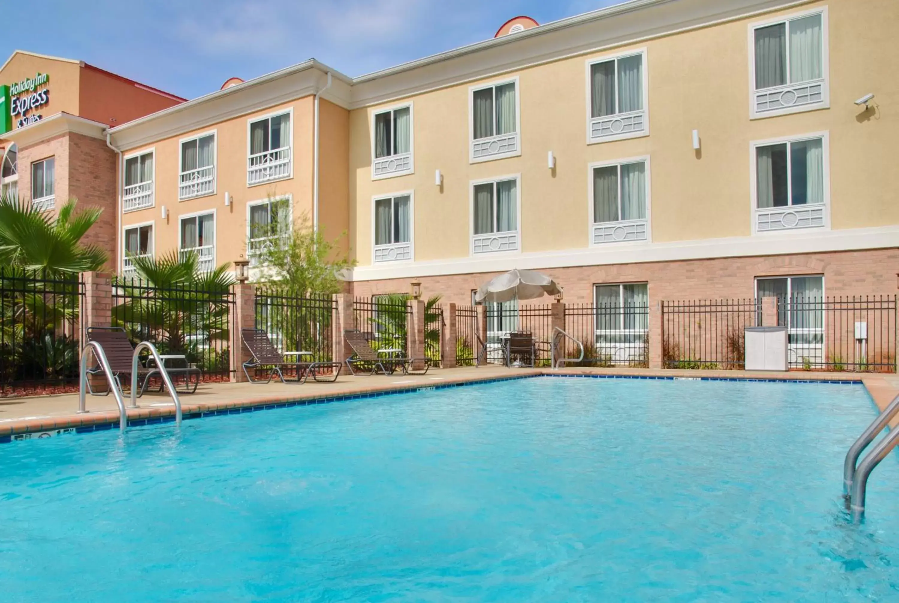 Swimming pool, Property Building in Holiday Inn Express & Suites Alexandria, an IHG Hotel