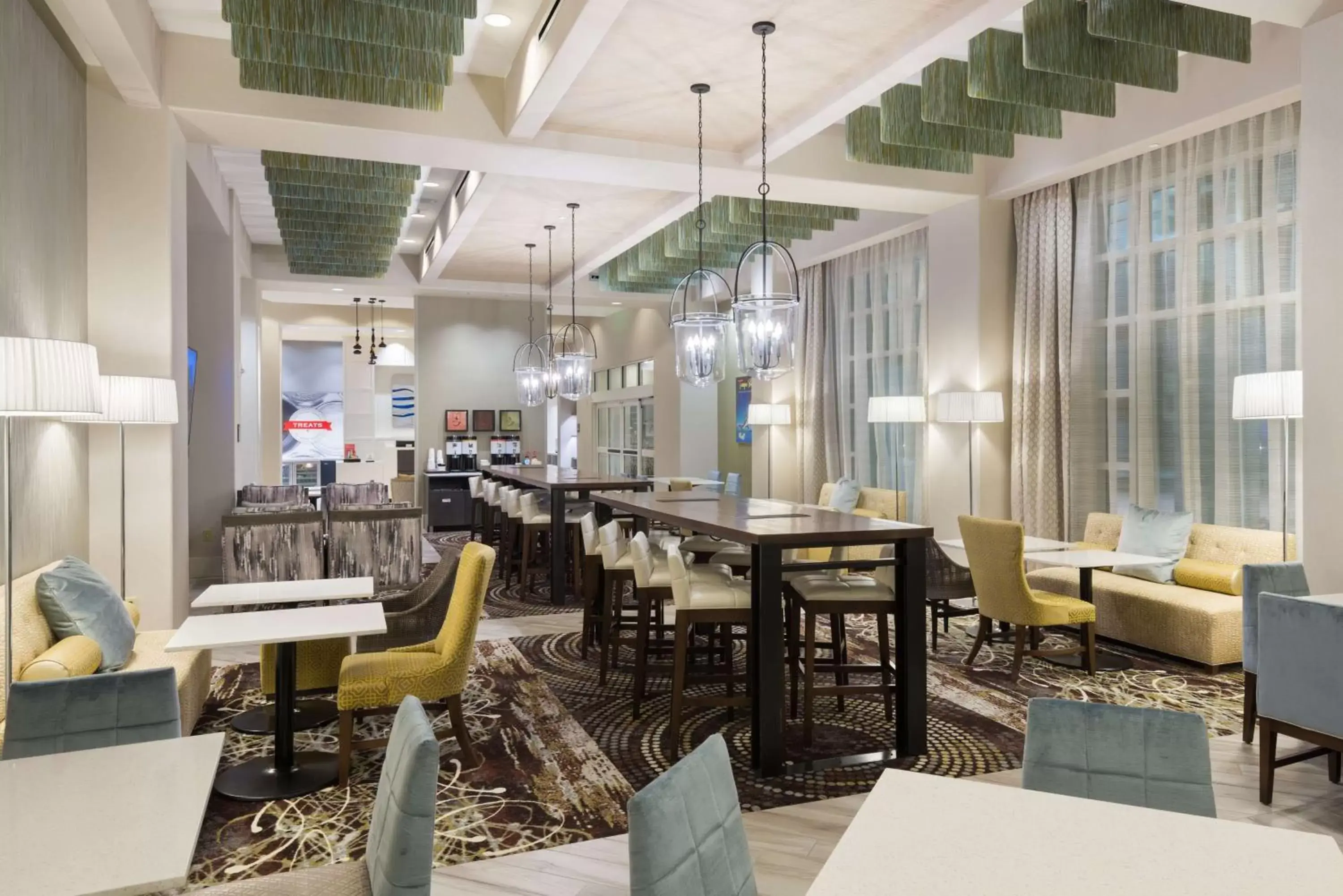 Lobby or reception, Restaurant/Places to Eat in Hampton Inn & Suites Tampa Airport Avion Park Westshore