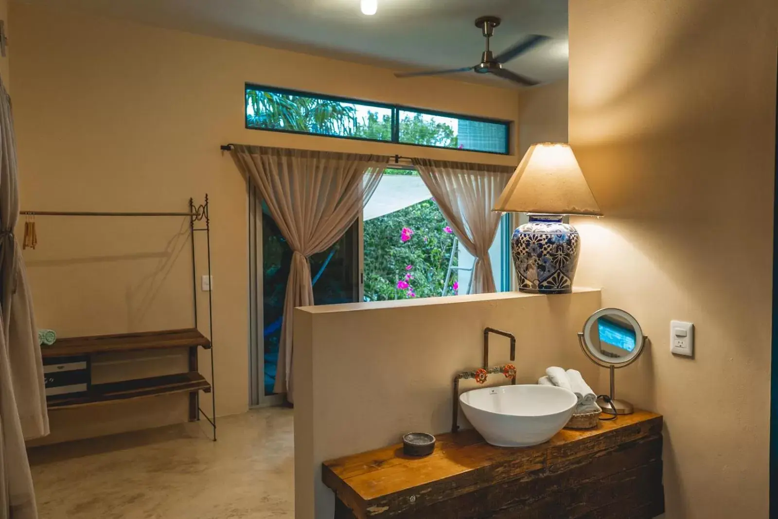 Bathroom in Casa Mia El Cuyo Eco Beach Boutique Hotel