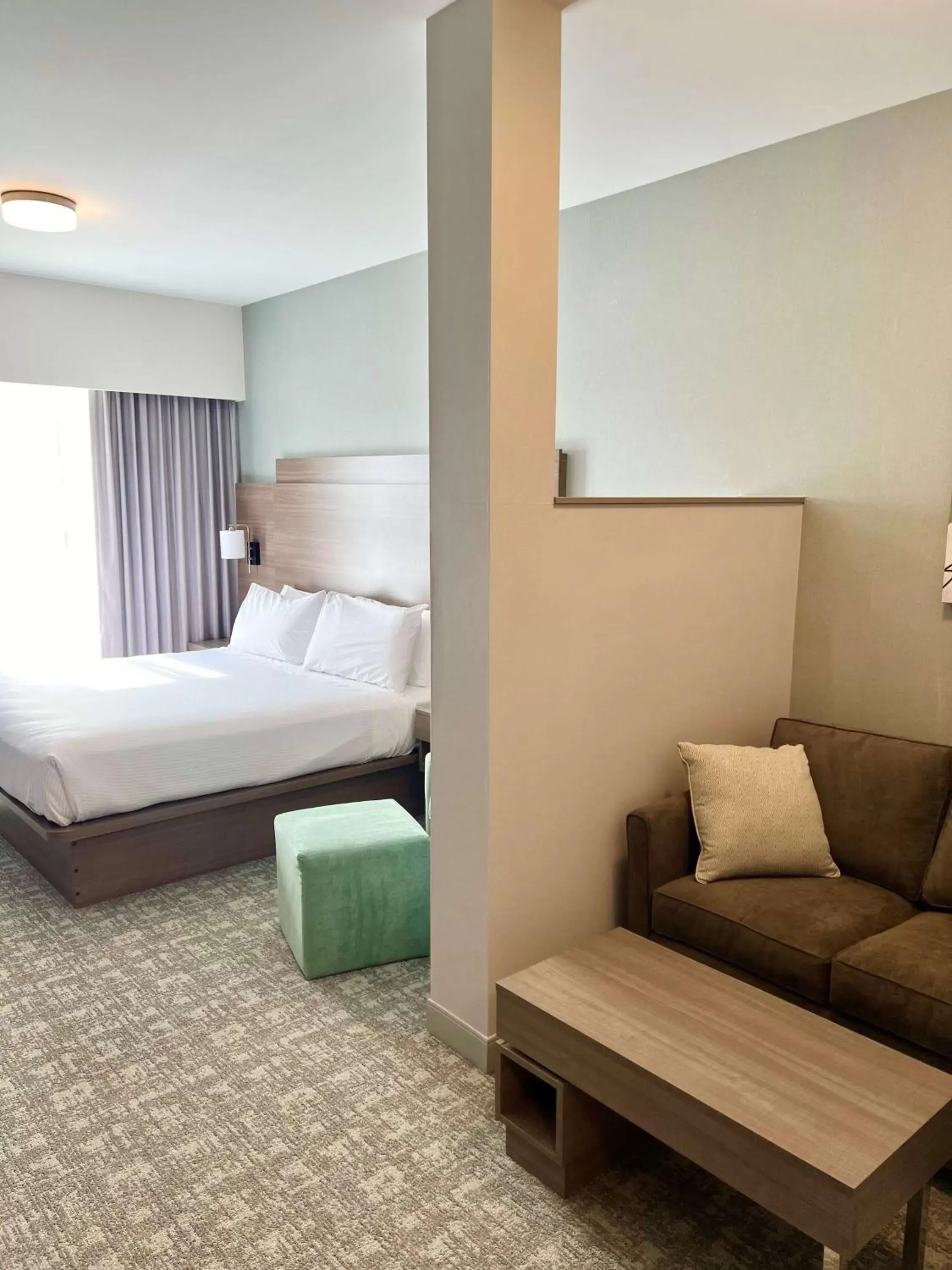 Bedroom, Bed in Best Western Plus Pitt Meadows Inn & Suites