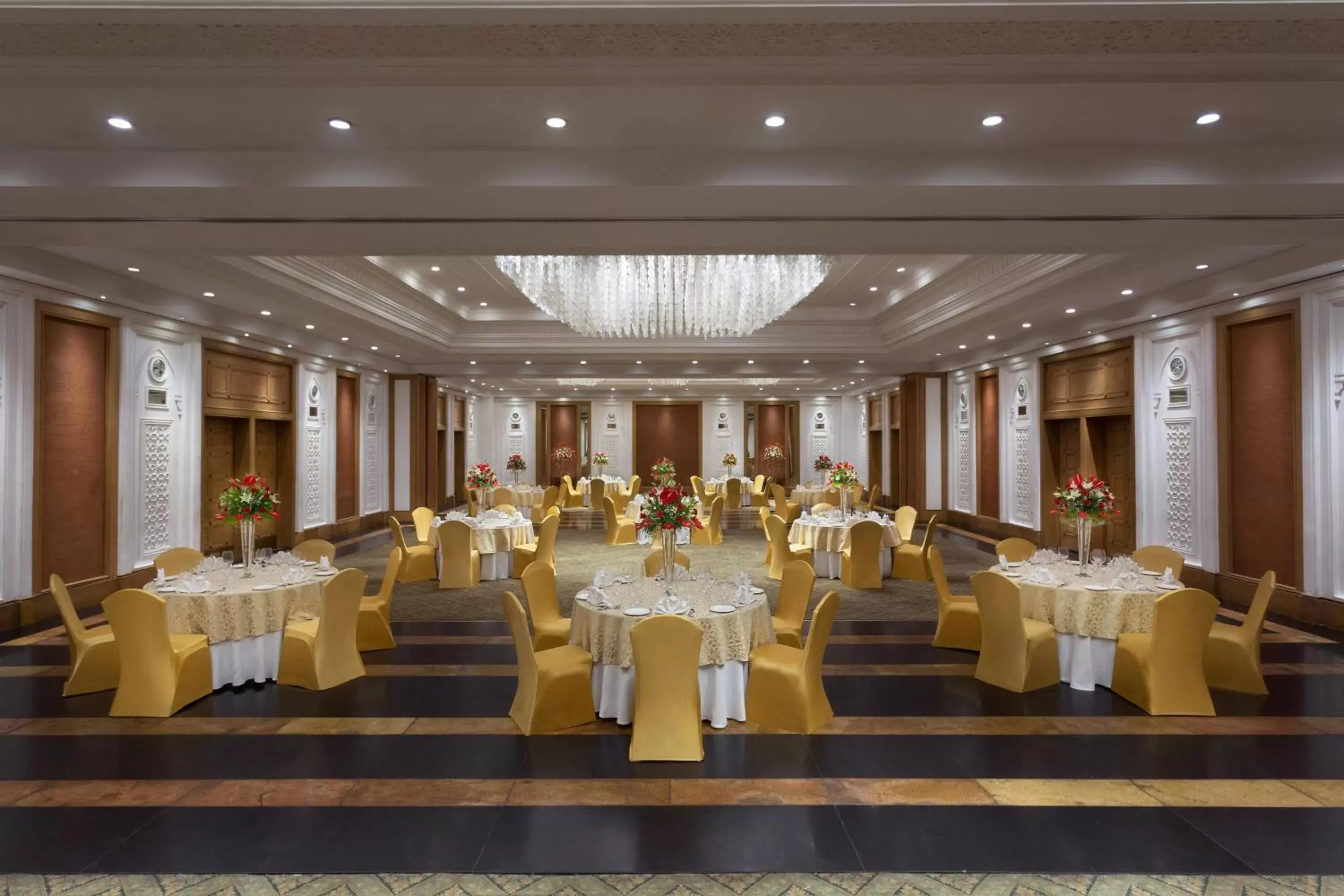 Meeting/conference room, Restaurant/Places to Eat in ITC Kakatiya, a Luxury Collection Hotel, Hyderabad