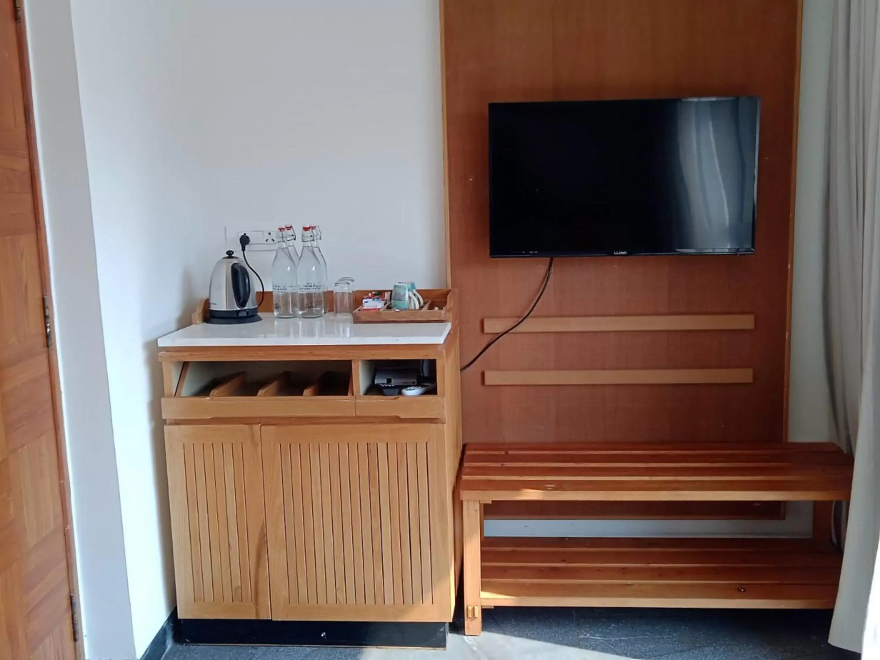 room service, TV/Entertainment Center in Beleza By The Beach