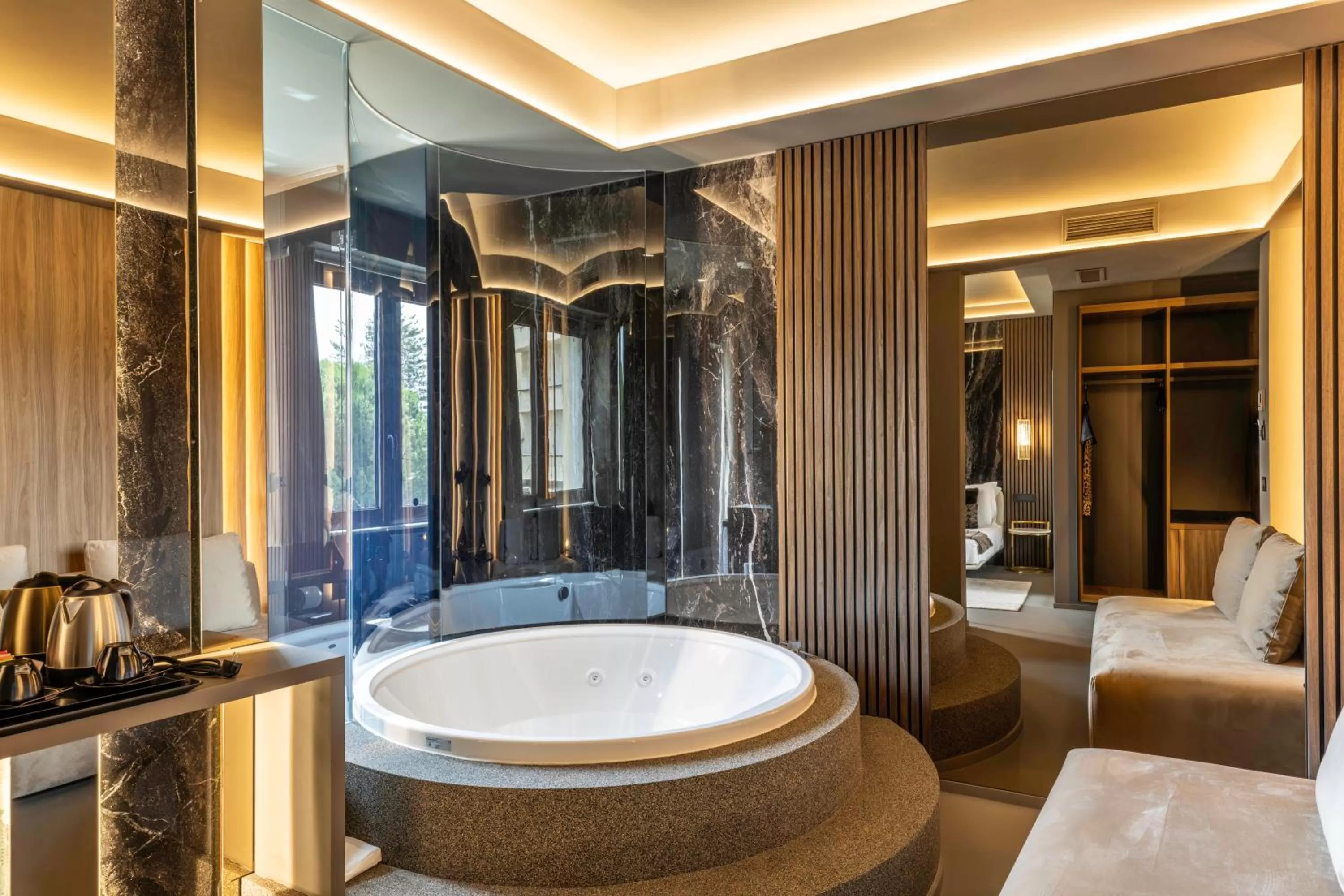 Hot Tub, Bathroom in Boutique Marconi