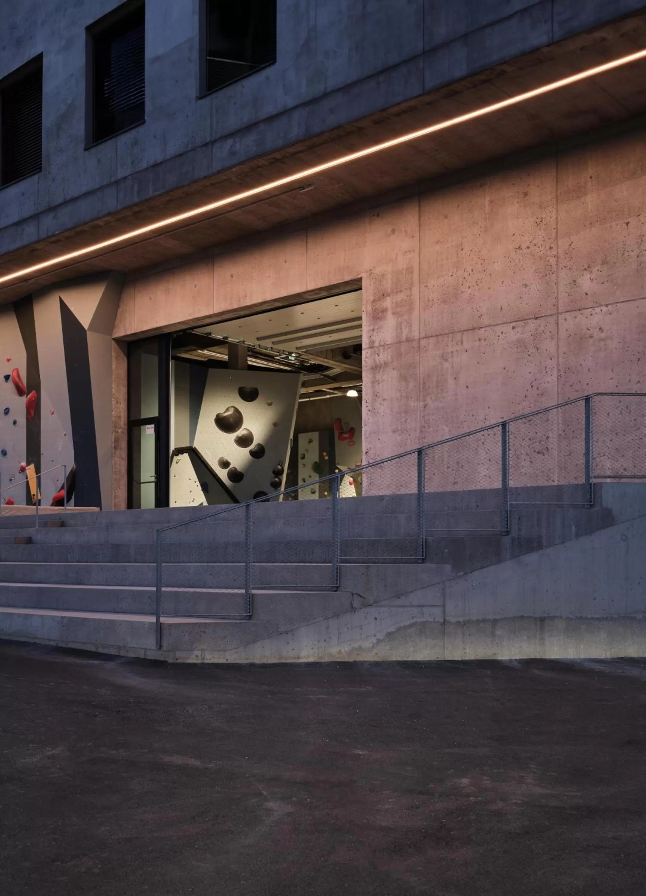 Property building in Boulderbar Hotel Self-Check in