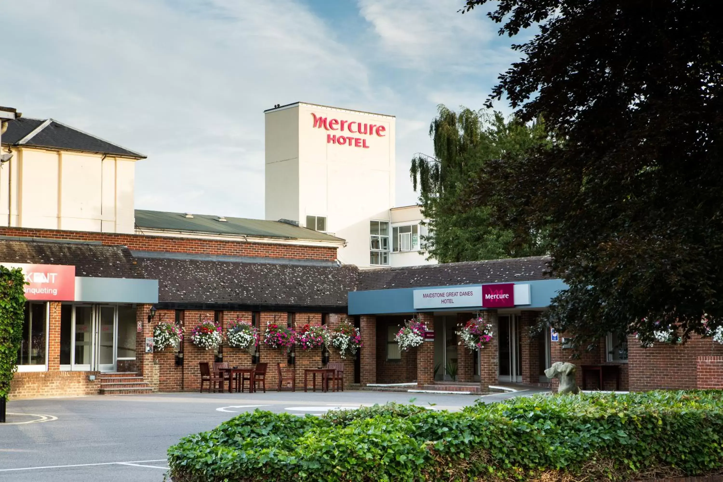 Facade/entrance, Property Building in Mercure Maidstone Great Danes Hotel