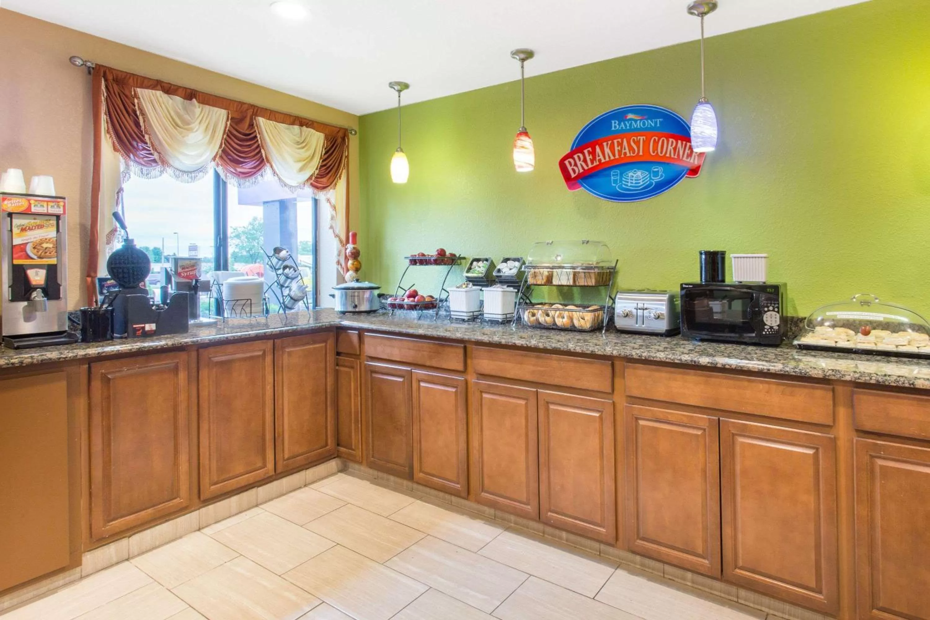 Restaurant/places to eat in Baymont by Wyndham Waukesha