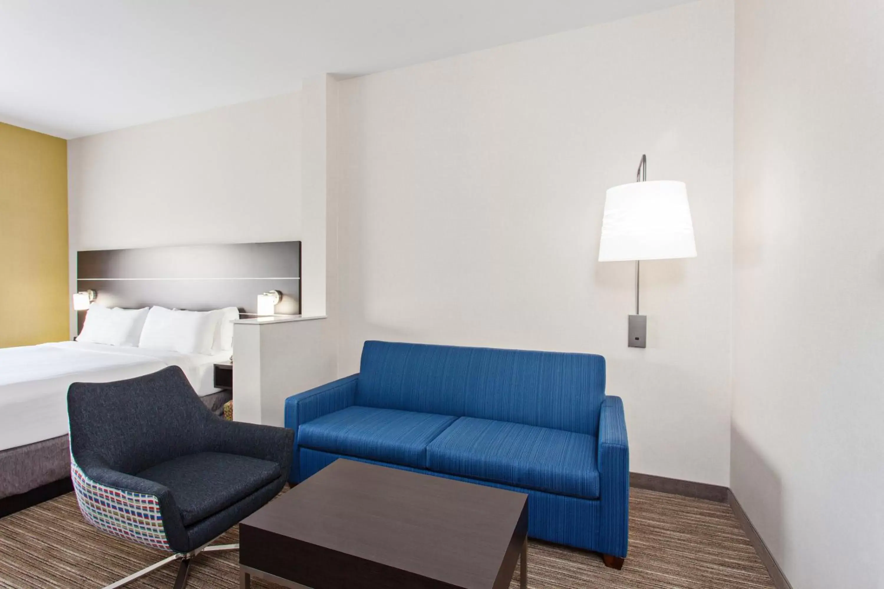 Photo of the whole room, Seating Area in Holiday Inn Express & Suites Oakland - Airport, an IHG Hotel