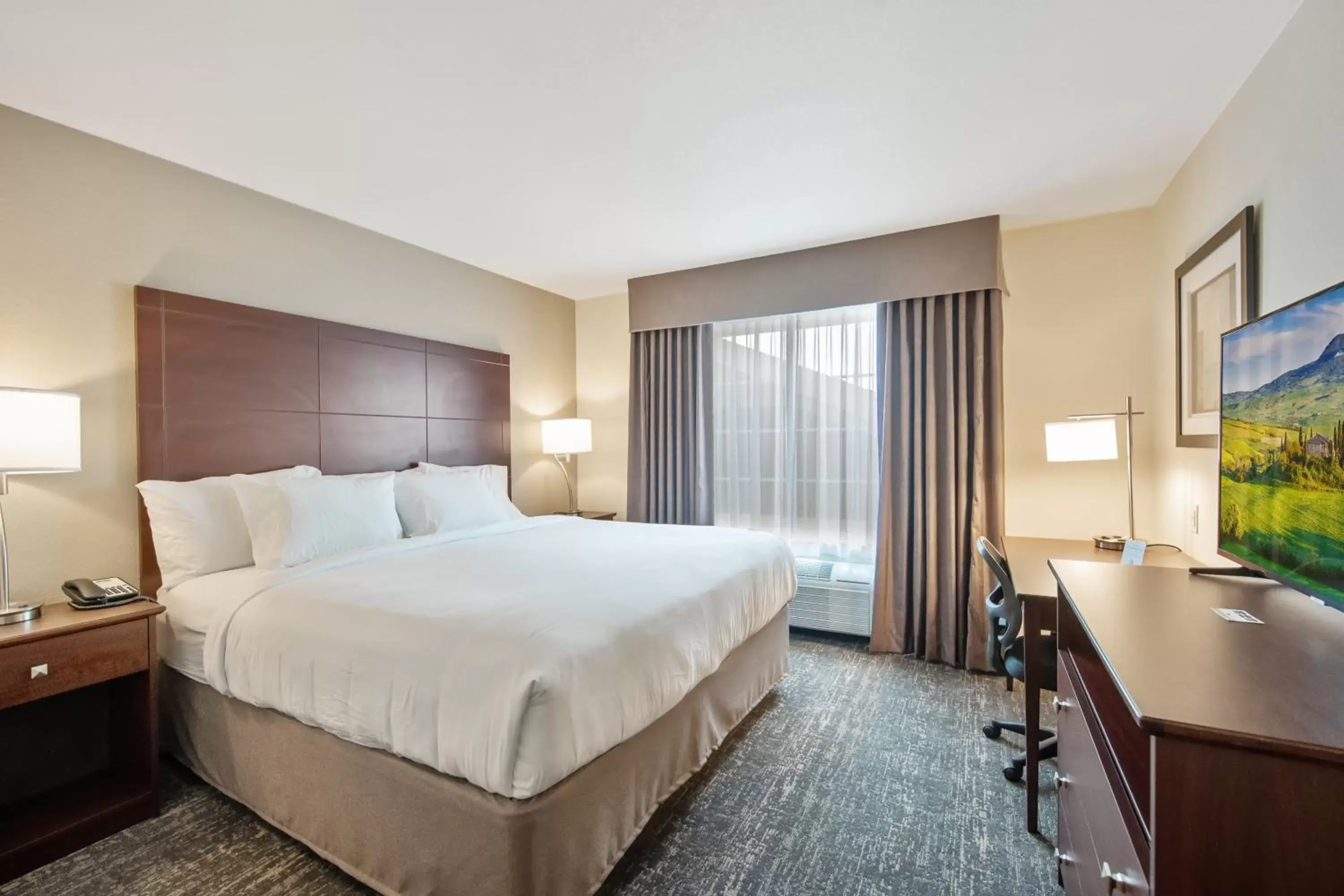 Bed in Cobblestone Hotel & Suites - Austin