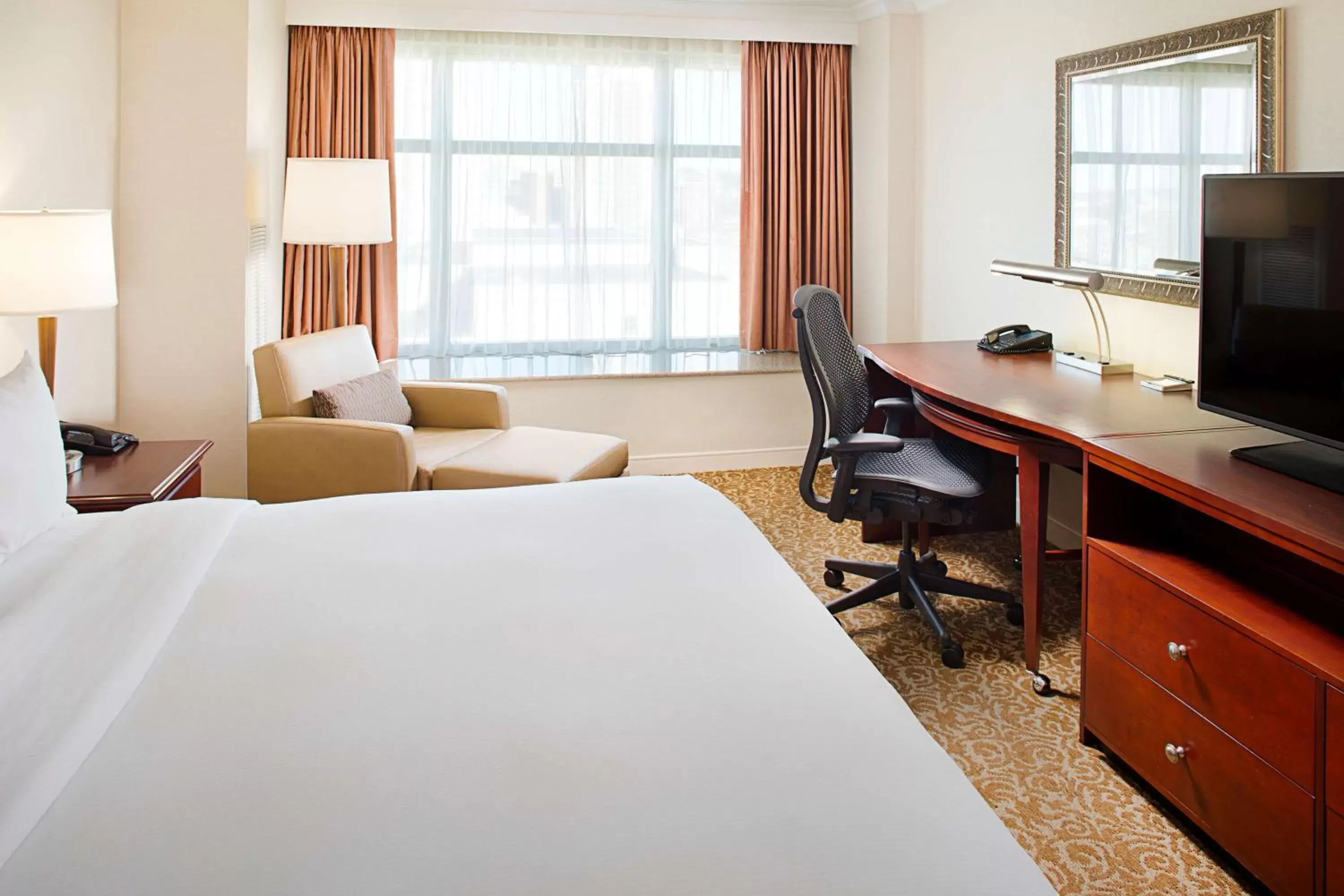 Bed, TV/Entertainment Center in Hilton Providence