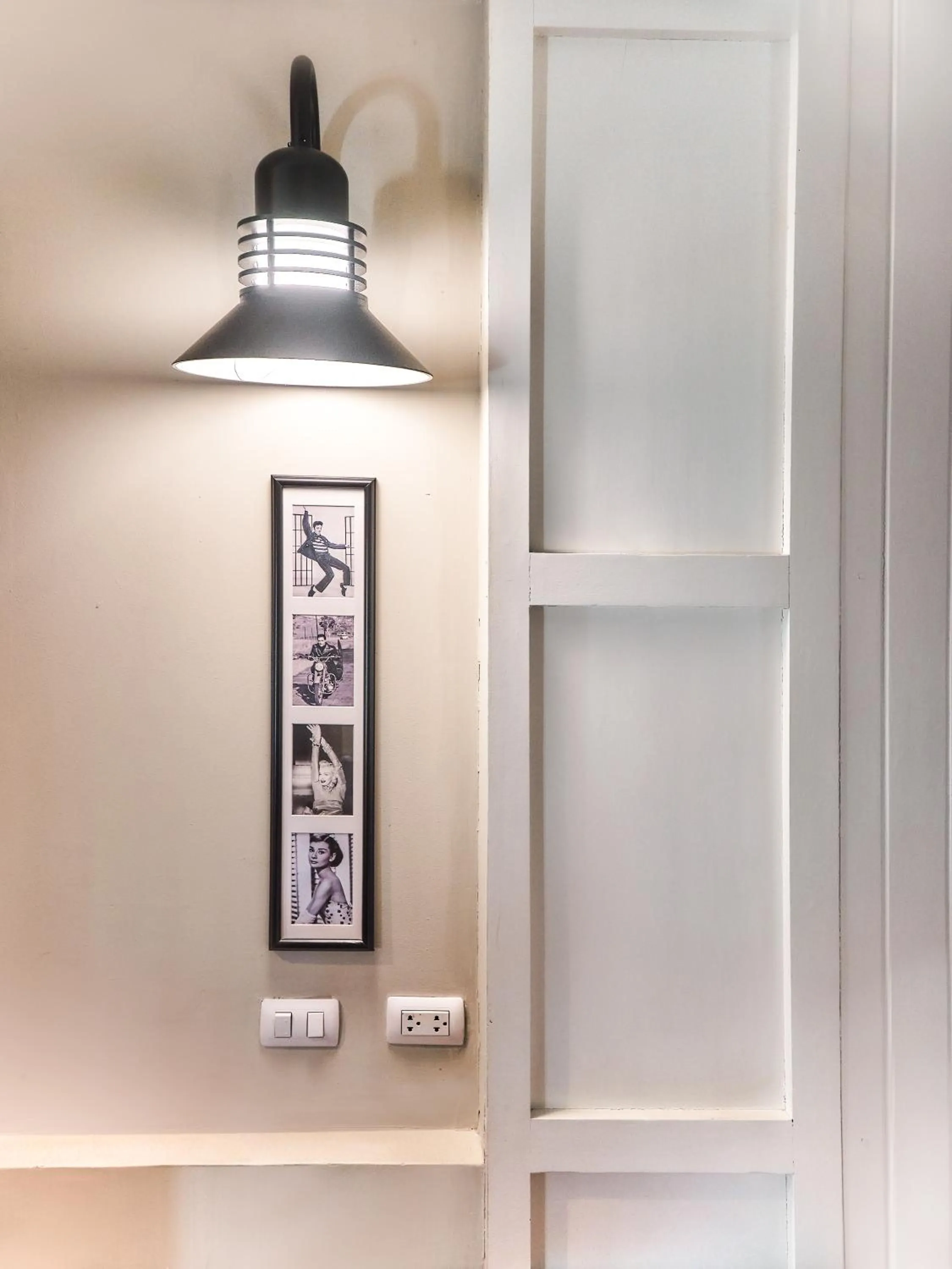 Decorative detail in Prince Theatre Heritage Stay Hostel - Silom