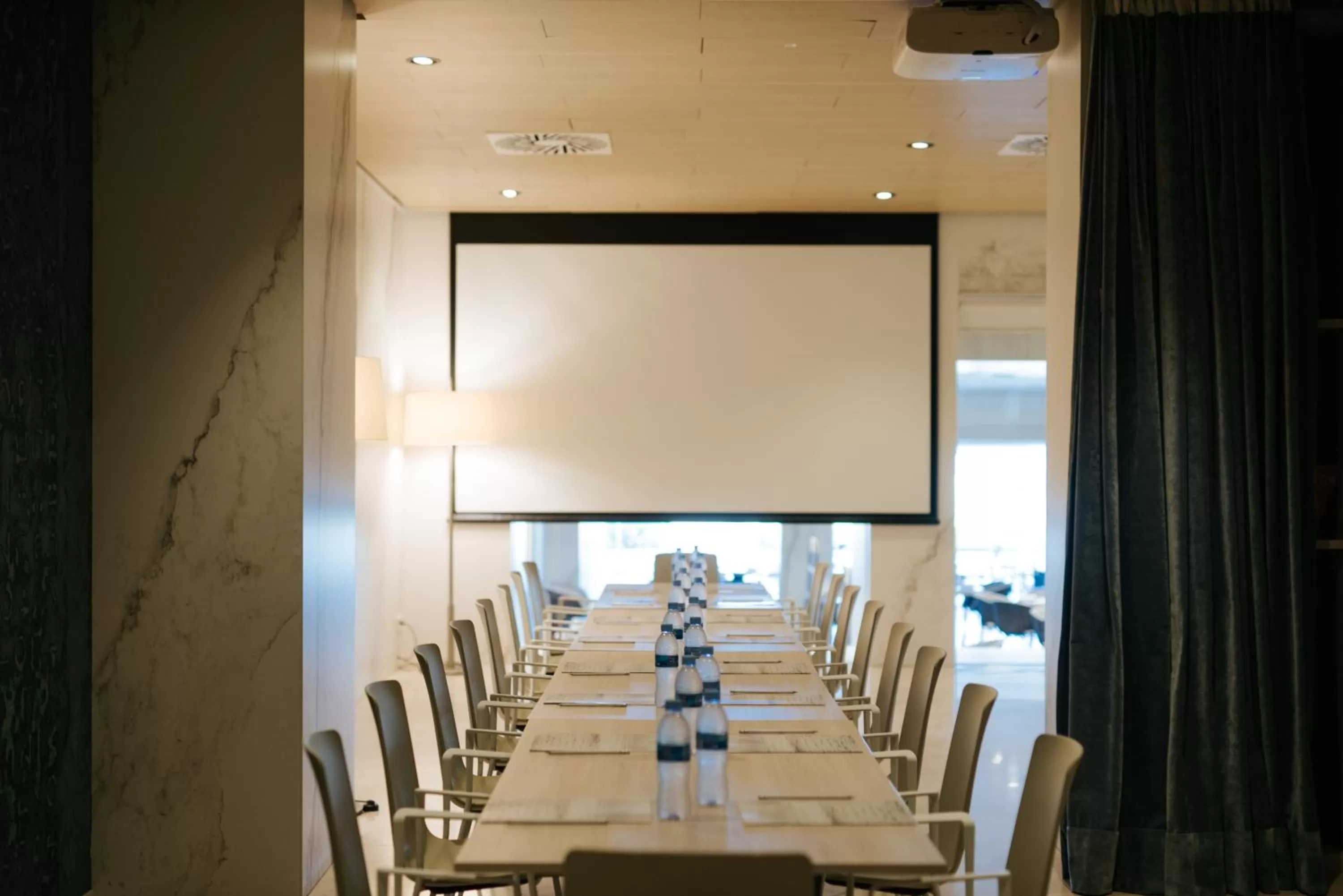 Business facilities in Hotel Neptuno Playa & Spa