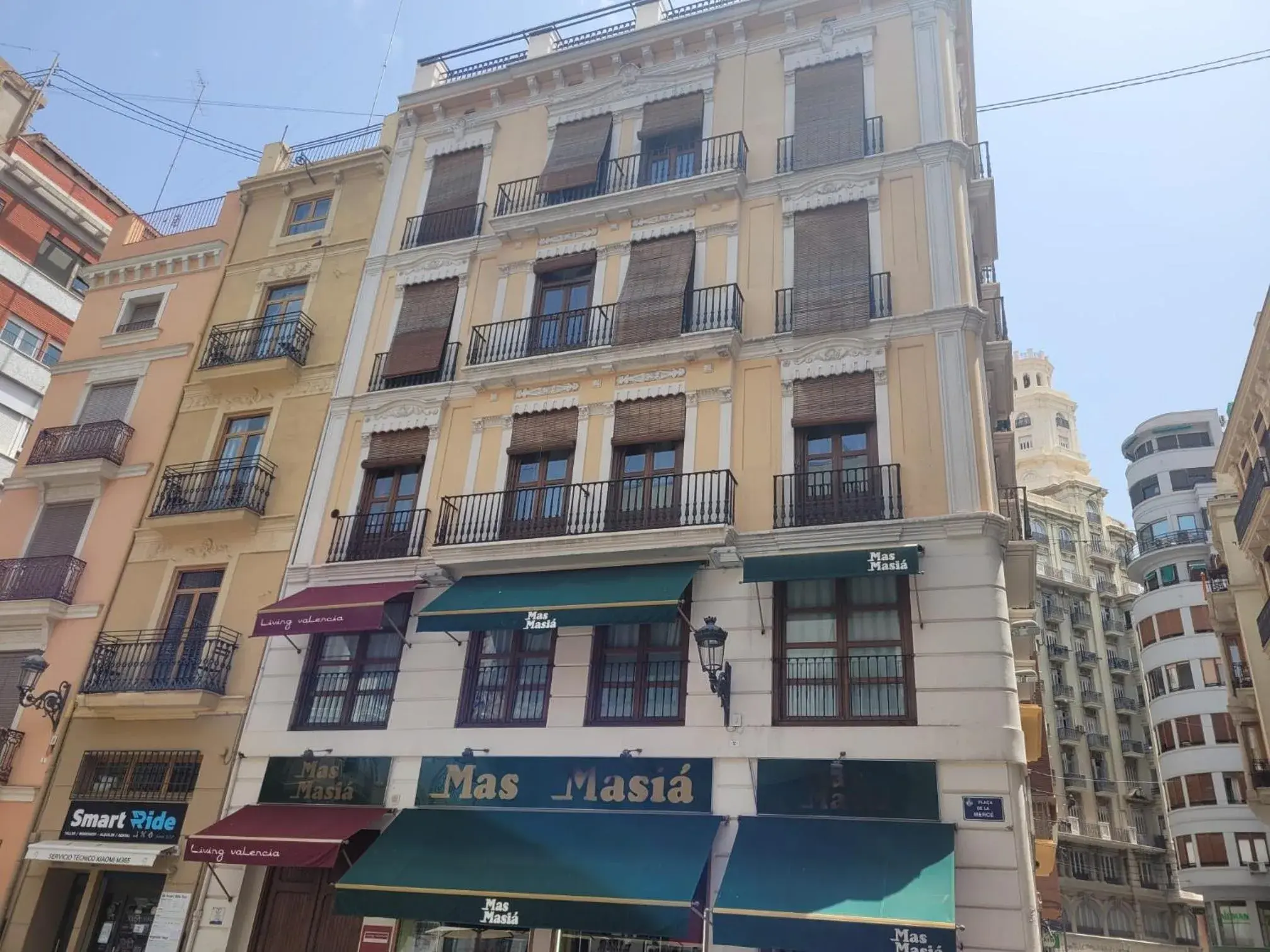 City view, Property Building in Living Valencia Apartments - Merced