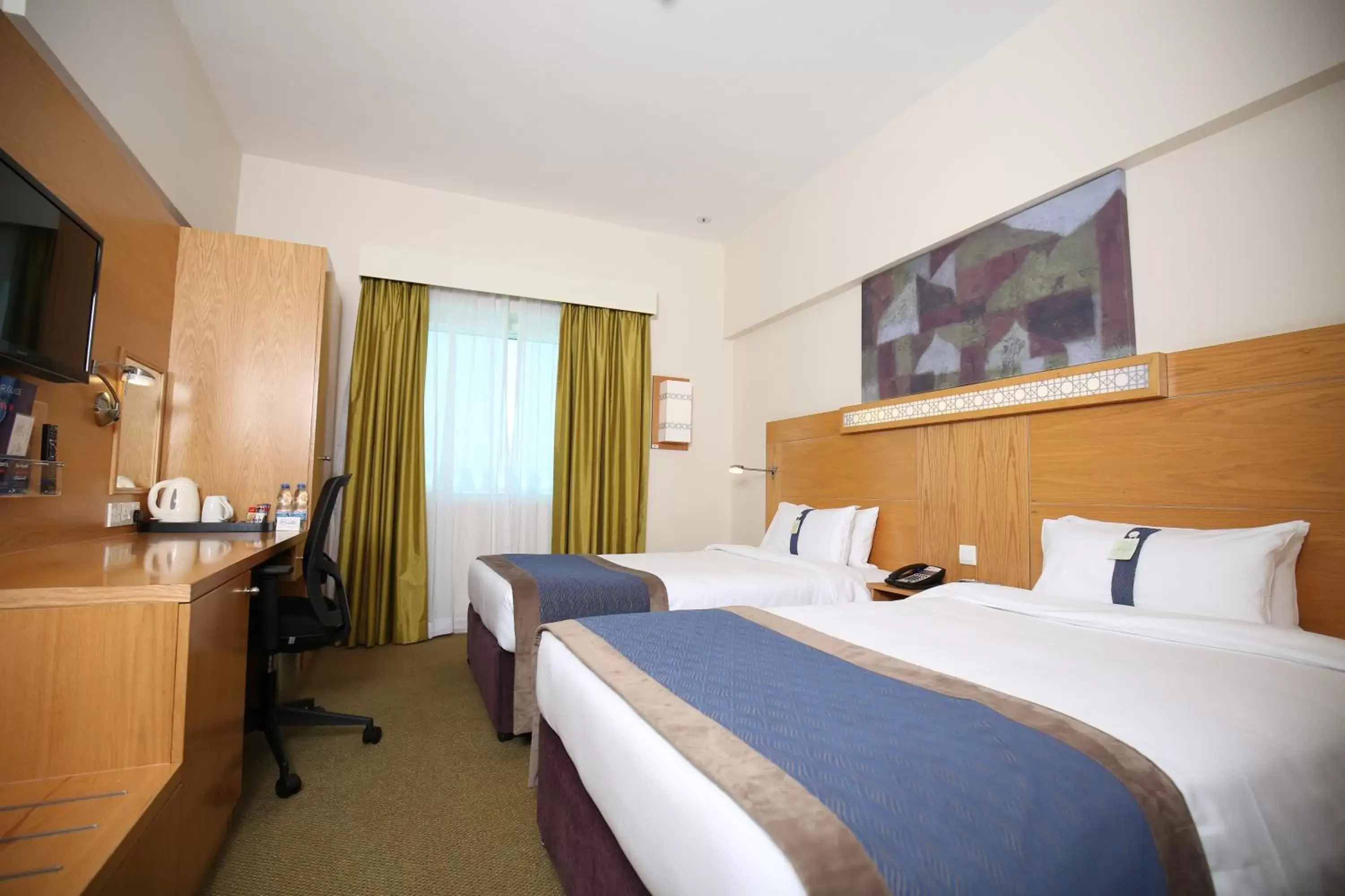 Photo of the whole room, Bed in Holiday Inn Express Dubai Airport, an IHG Hotel