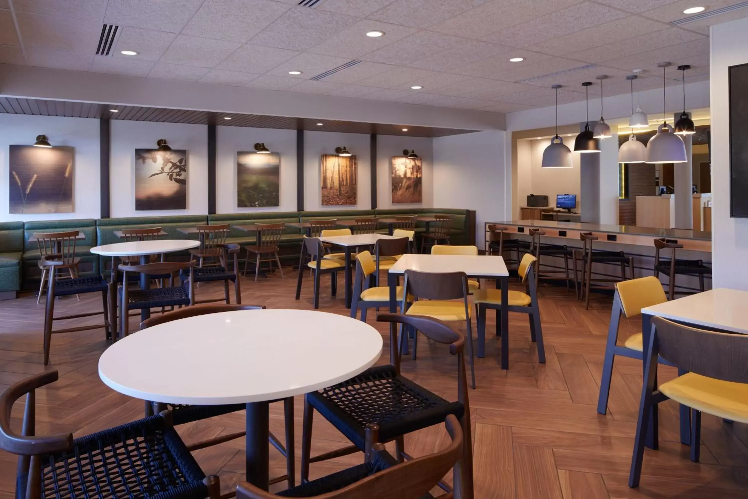 Breakfast, Restaurant/Places to Eat in Fairfield by Marriott Inn & Suites Palmdale West