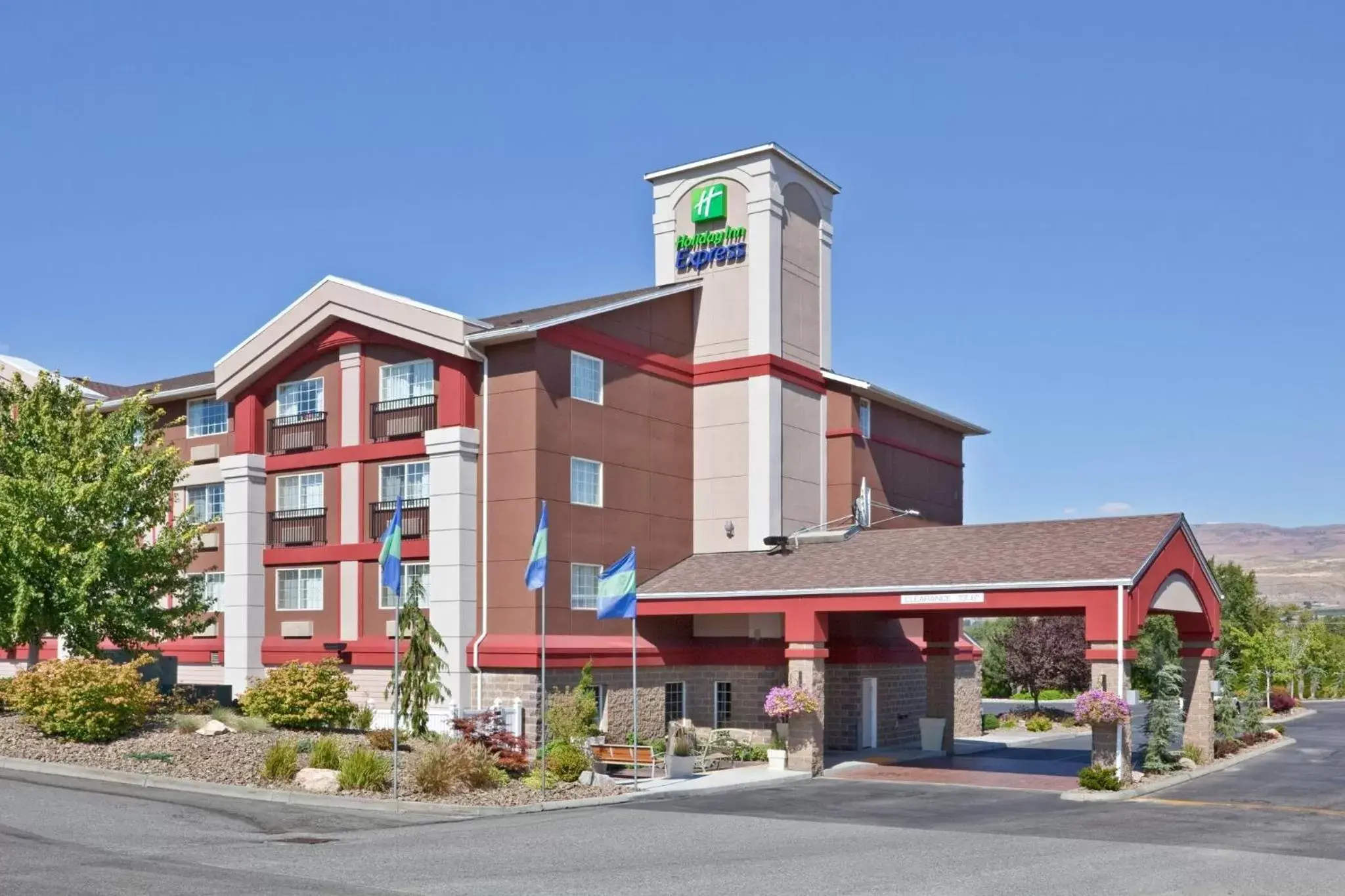 Property Building in Holiday Inn Express Wenatchee, an IHG Hotel