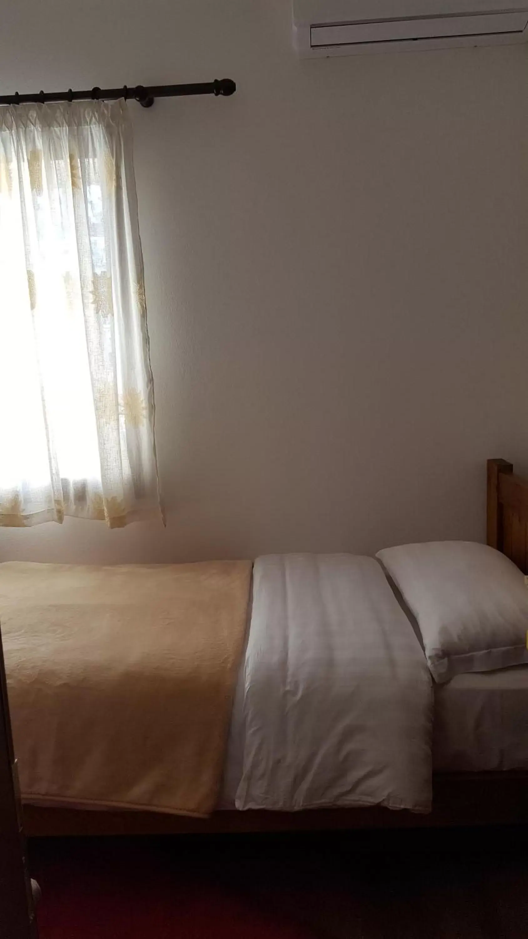 Economy Twin Room - single occupancy in Hotel Bujtina e Bardhe Economy Twin Room - single occupancy in Hotel Bujtina e Bardhe