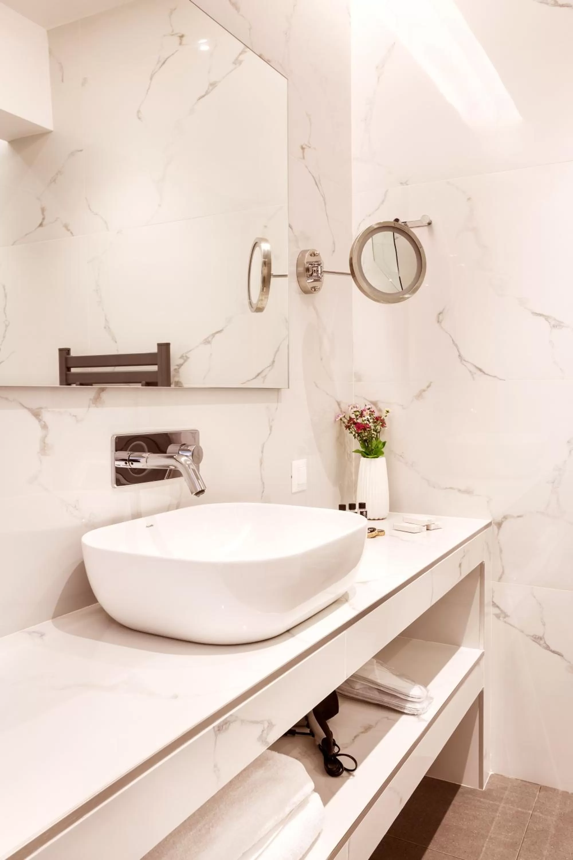 Bathroom in DAYS City Suites Athens