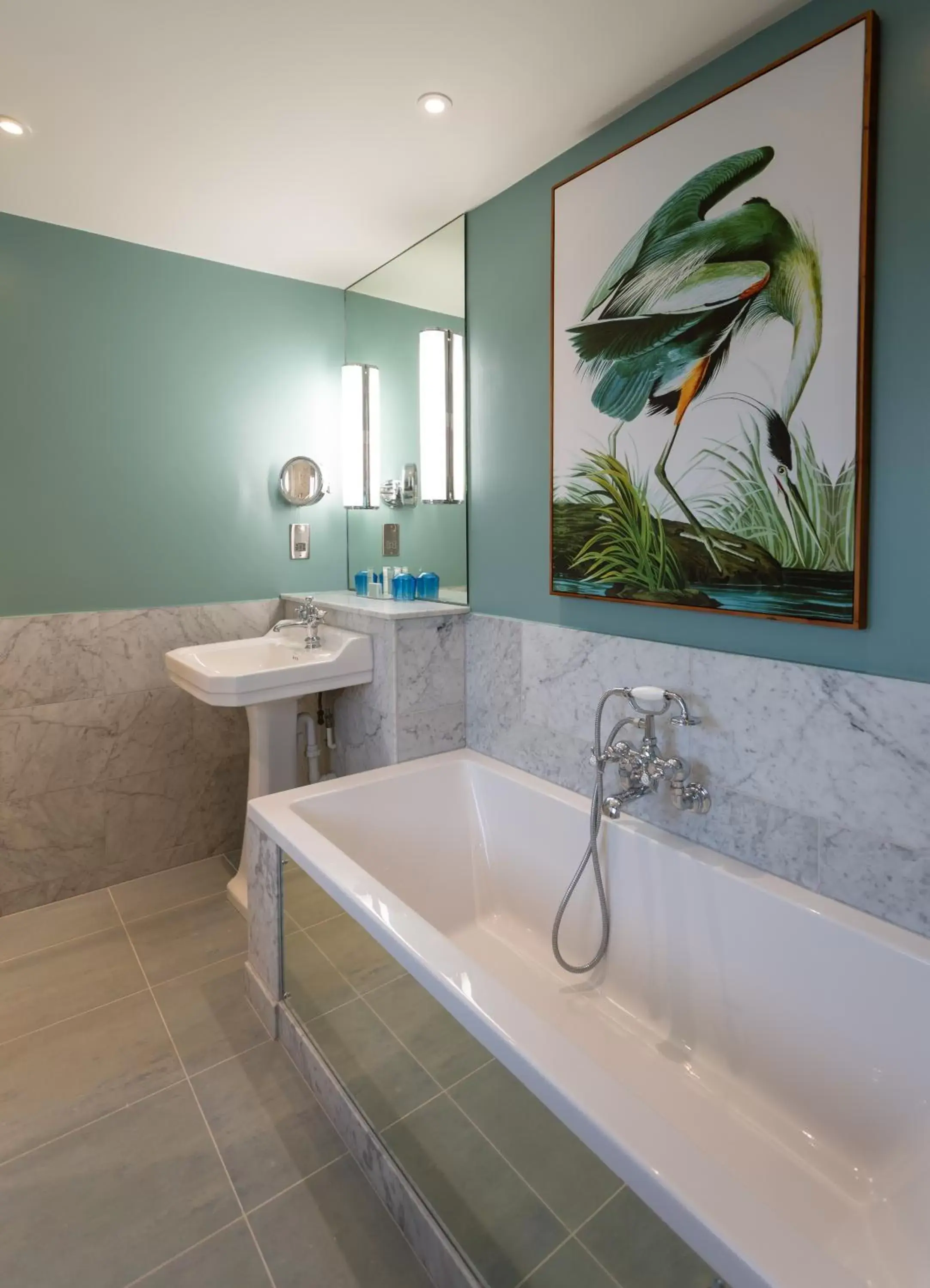 Bathroom in Roslin Beach Hotel