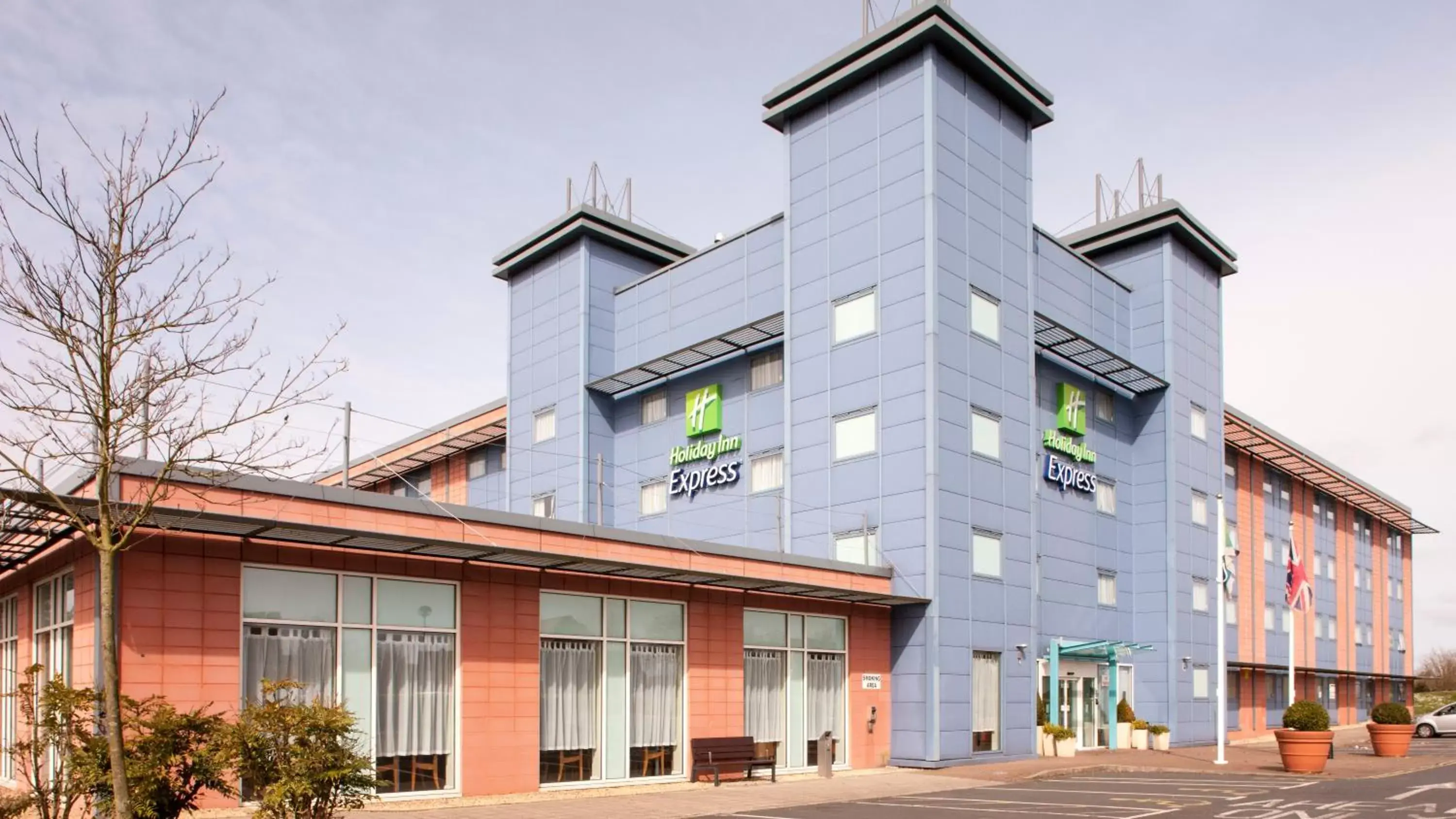 Property Building in Holiday Inn Express Oxford Kassam Stadium, an IHG Hotel