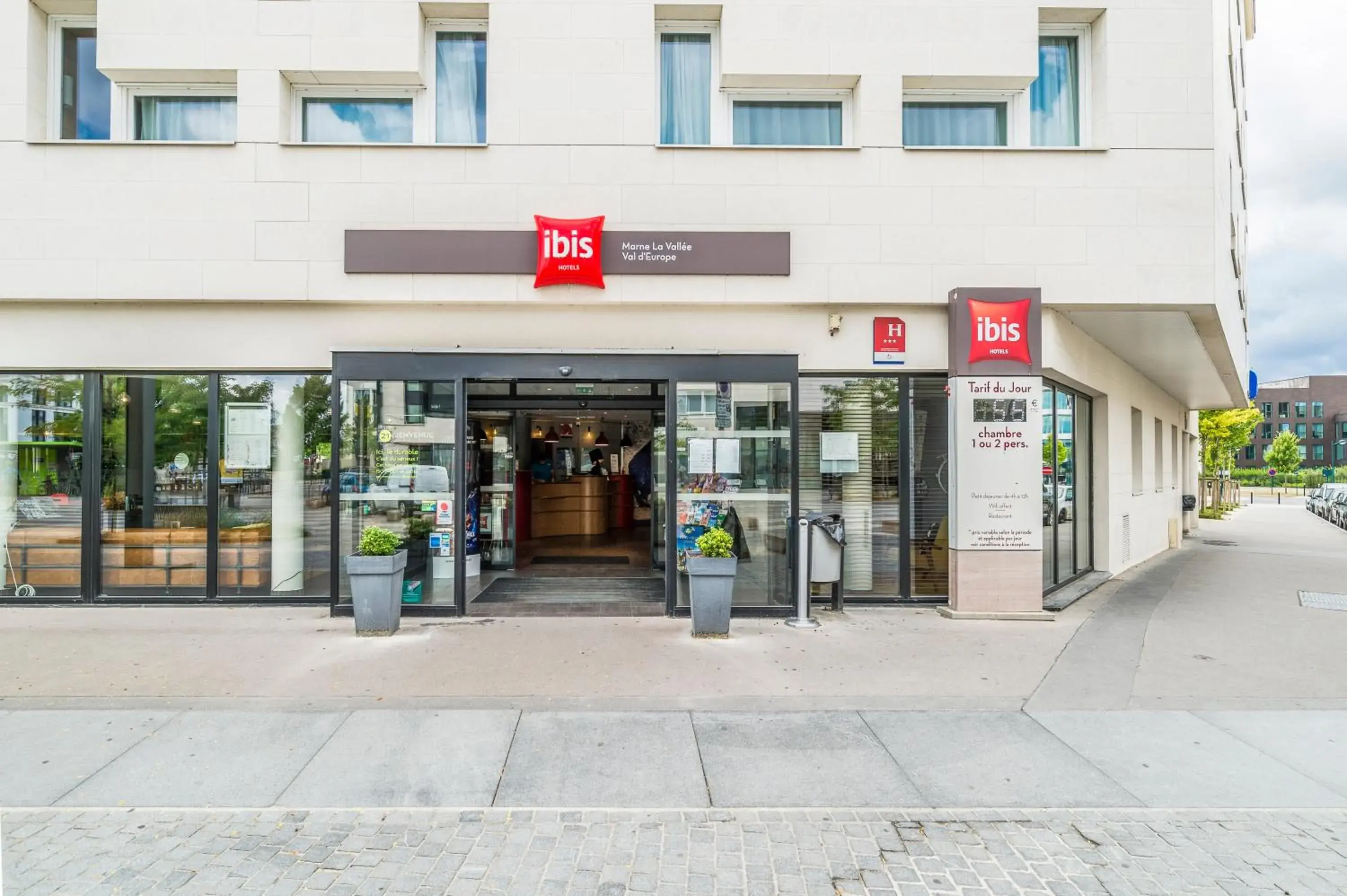 Facade/entrance in ibis Marne La Vallée Val d'Europe Facade/entrance in ibis Marne La Vallée Val d'Europe