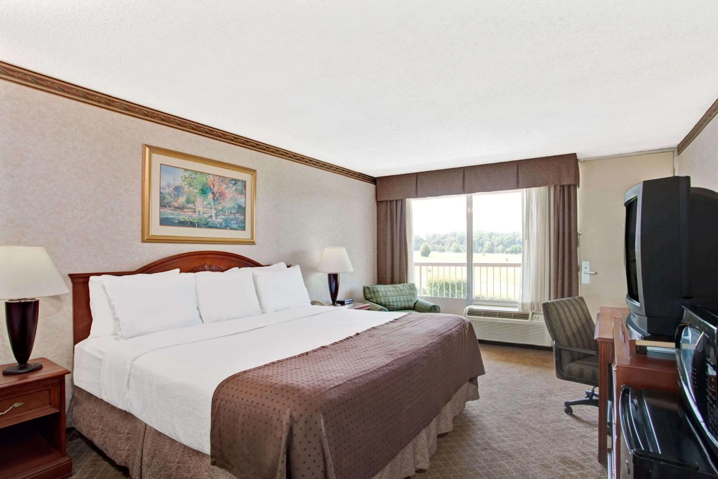 Photo of the whole room, Bed in Days Inn by Wyndham Forrest City