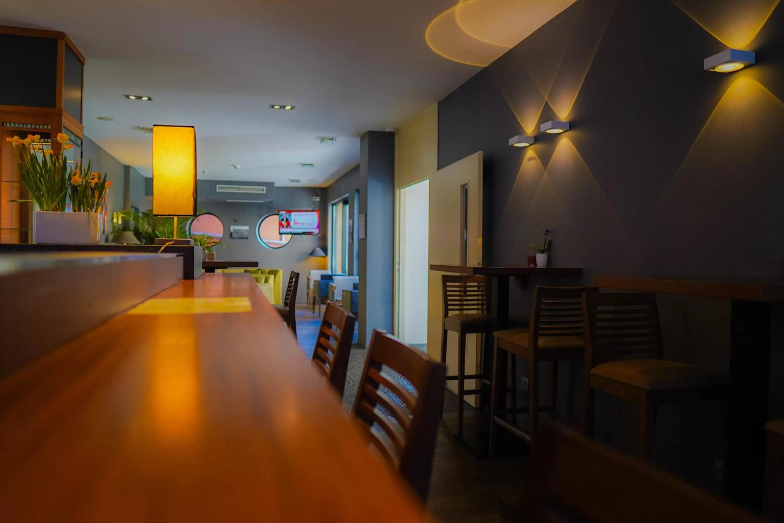 Lounge or bar in Ghent River Hotel