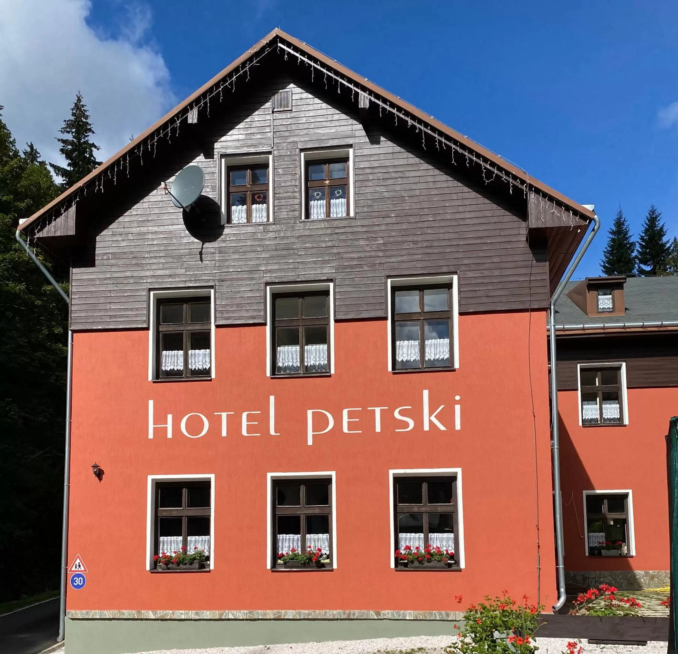 Property building in Hotel Petski