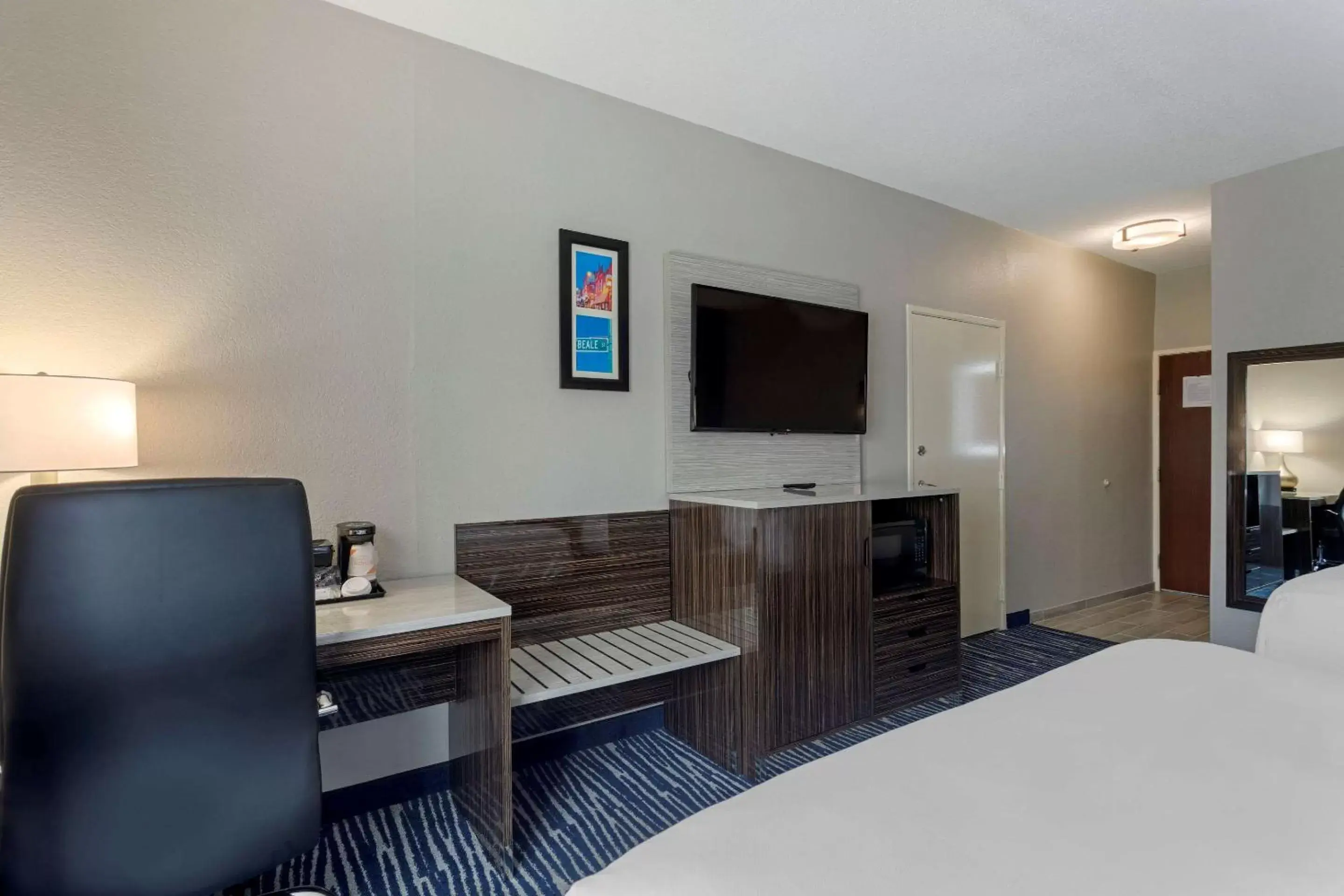 Photo of the whole room, TV/Entertainment Center in Comfort Inn & Suites